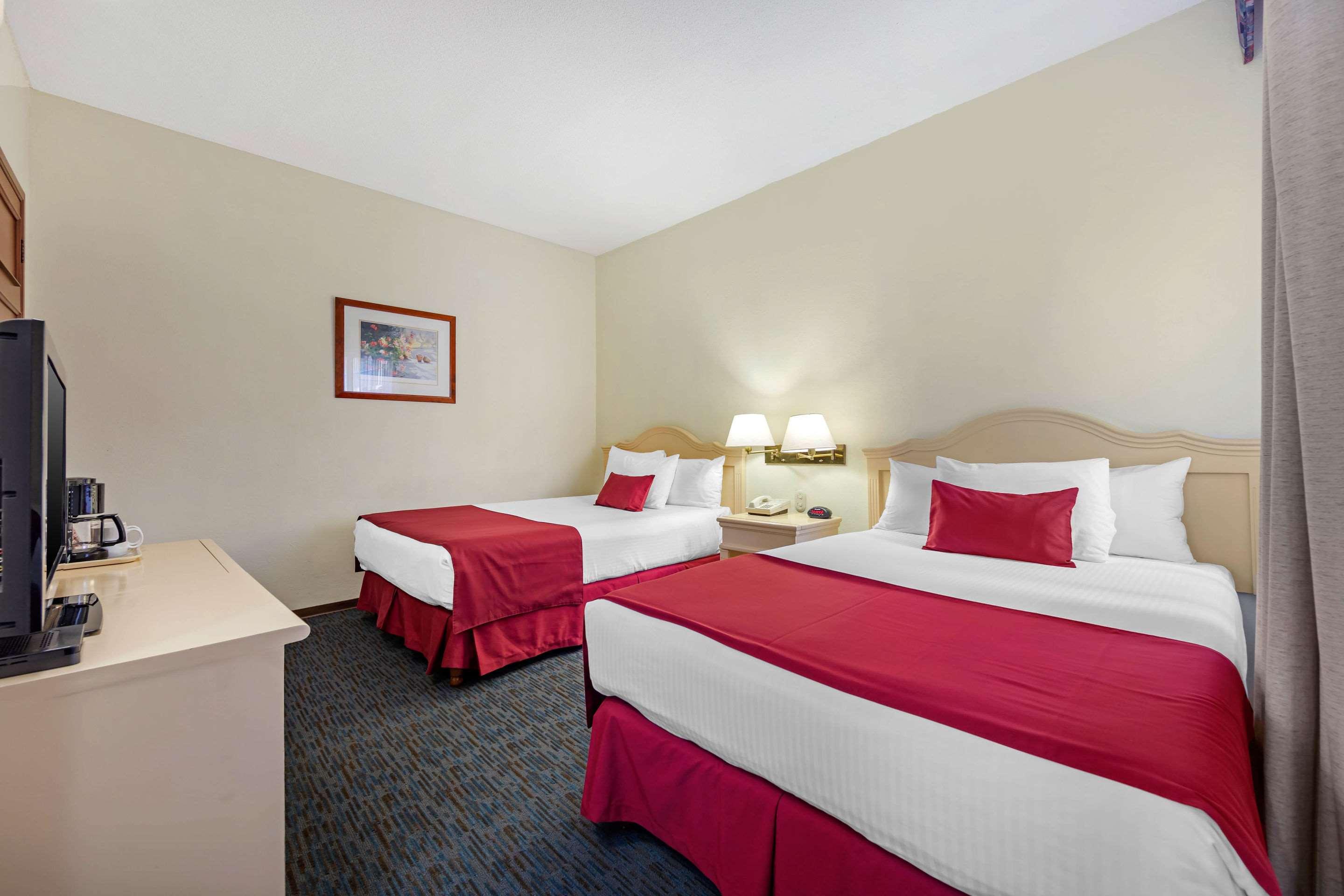 Suite Two Queen Beds Non Smoking