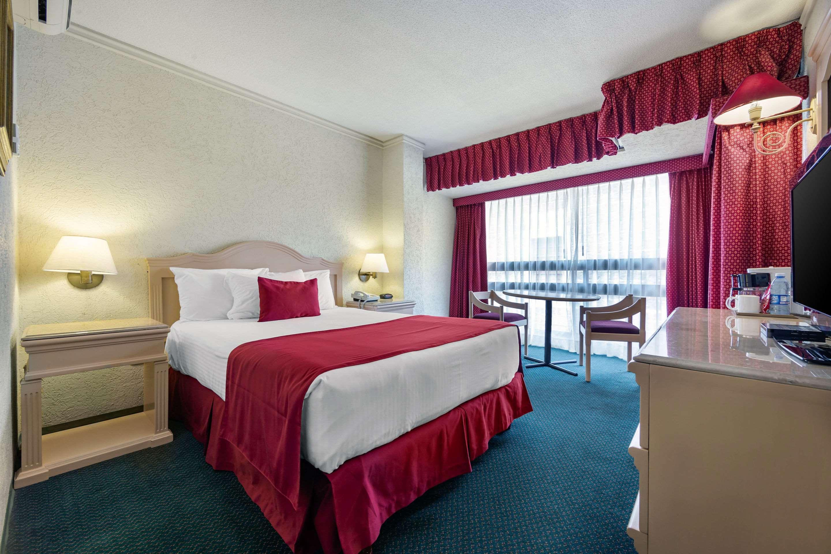 Double Queen Bed Non Smoking