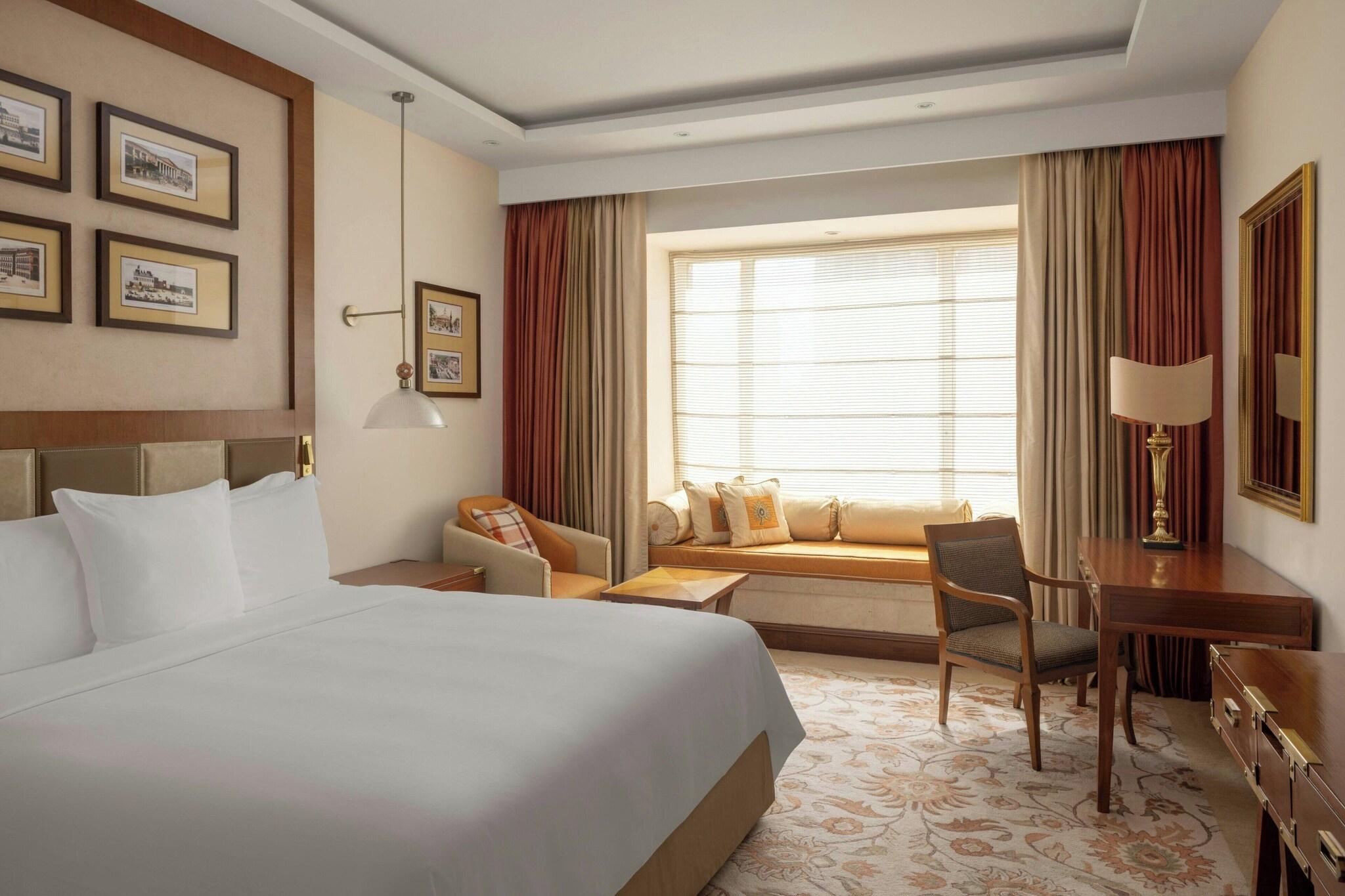 Double City View Queen Bed