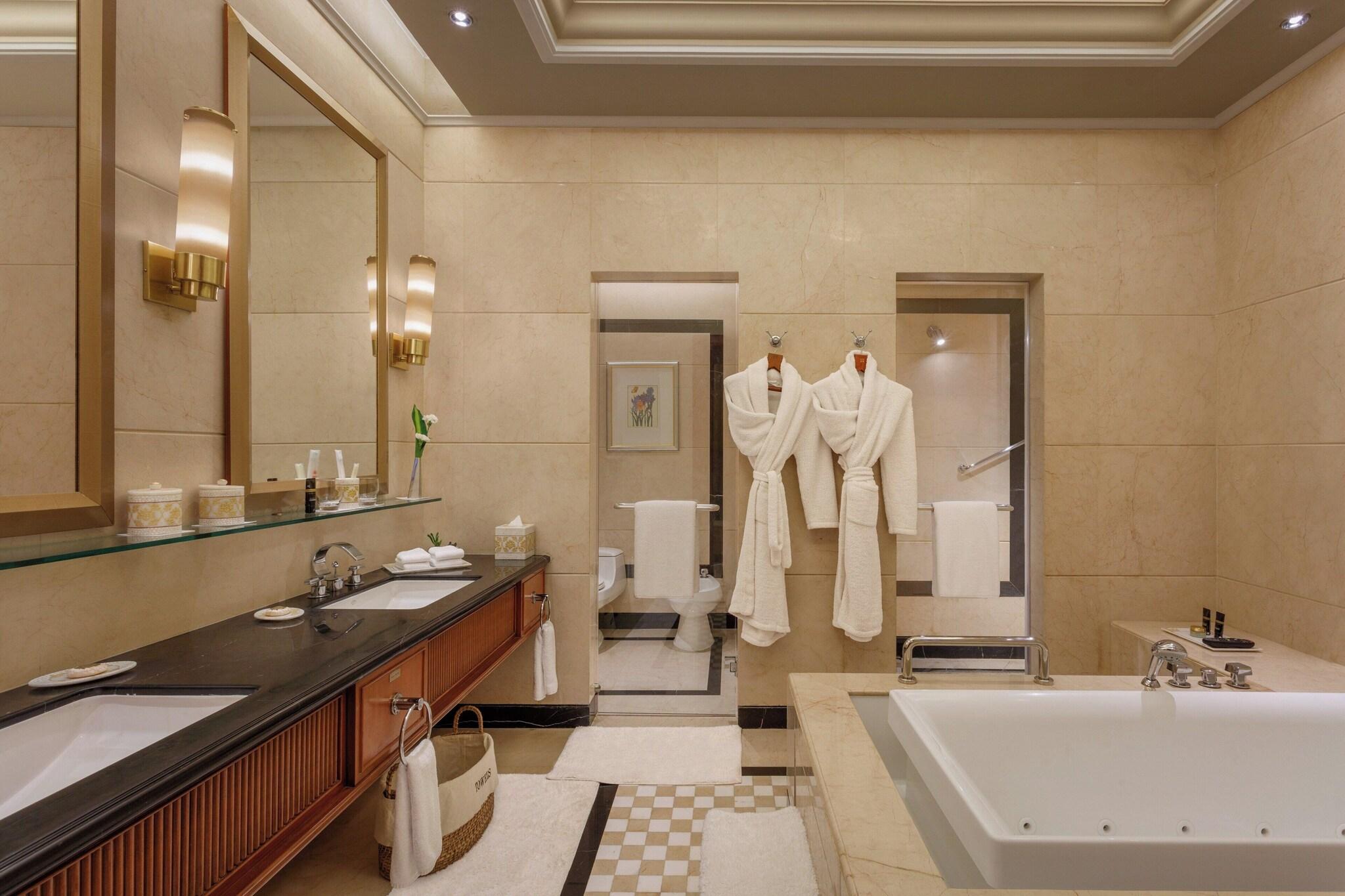 Suite King Size Bed