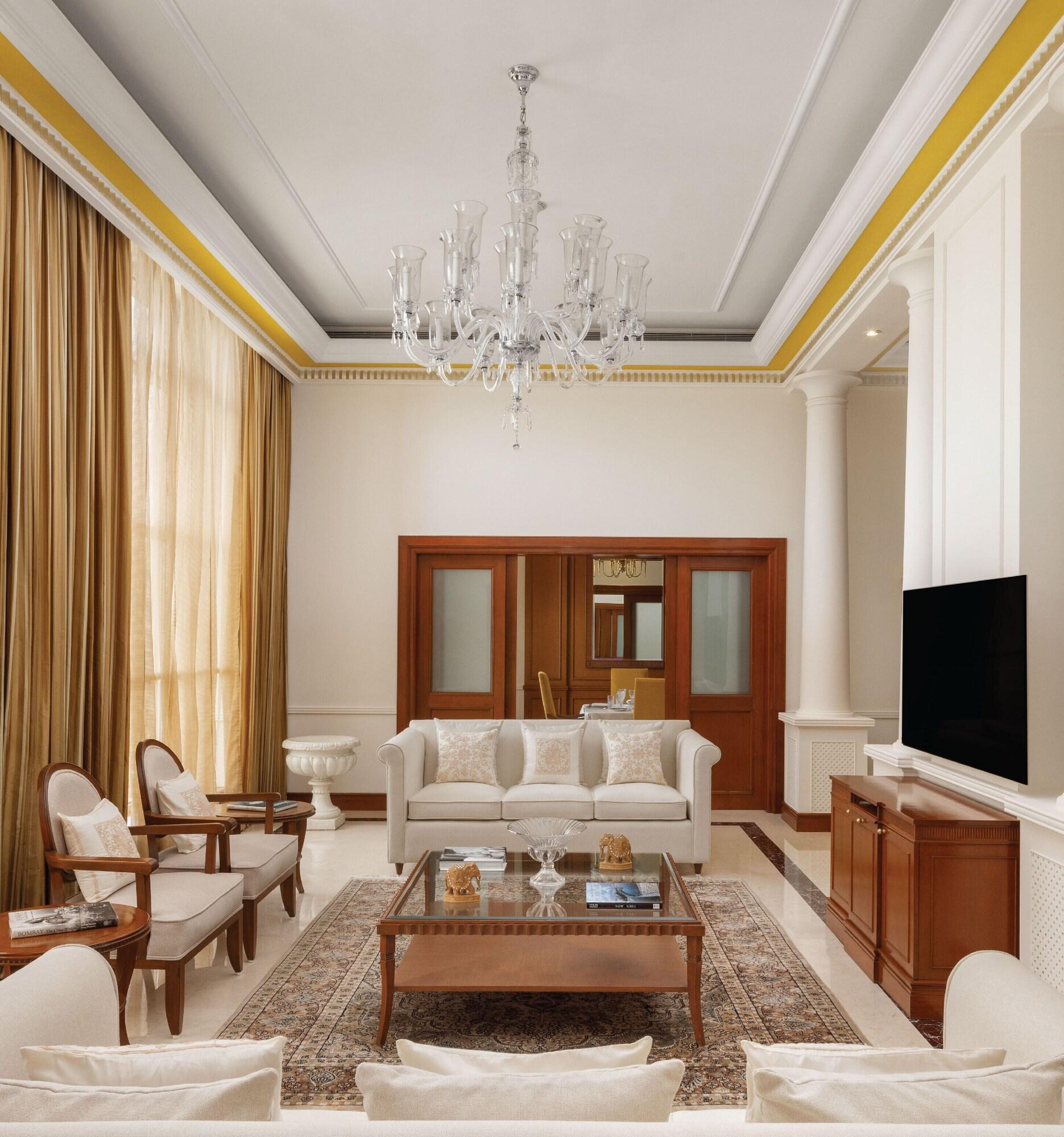 Suite King Size Bed