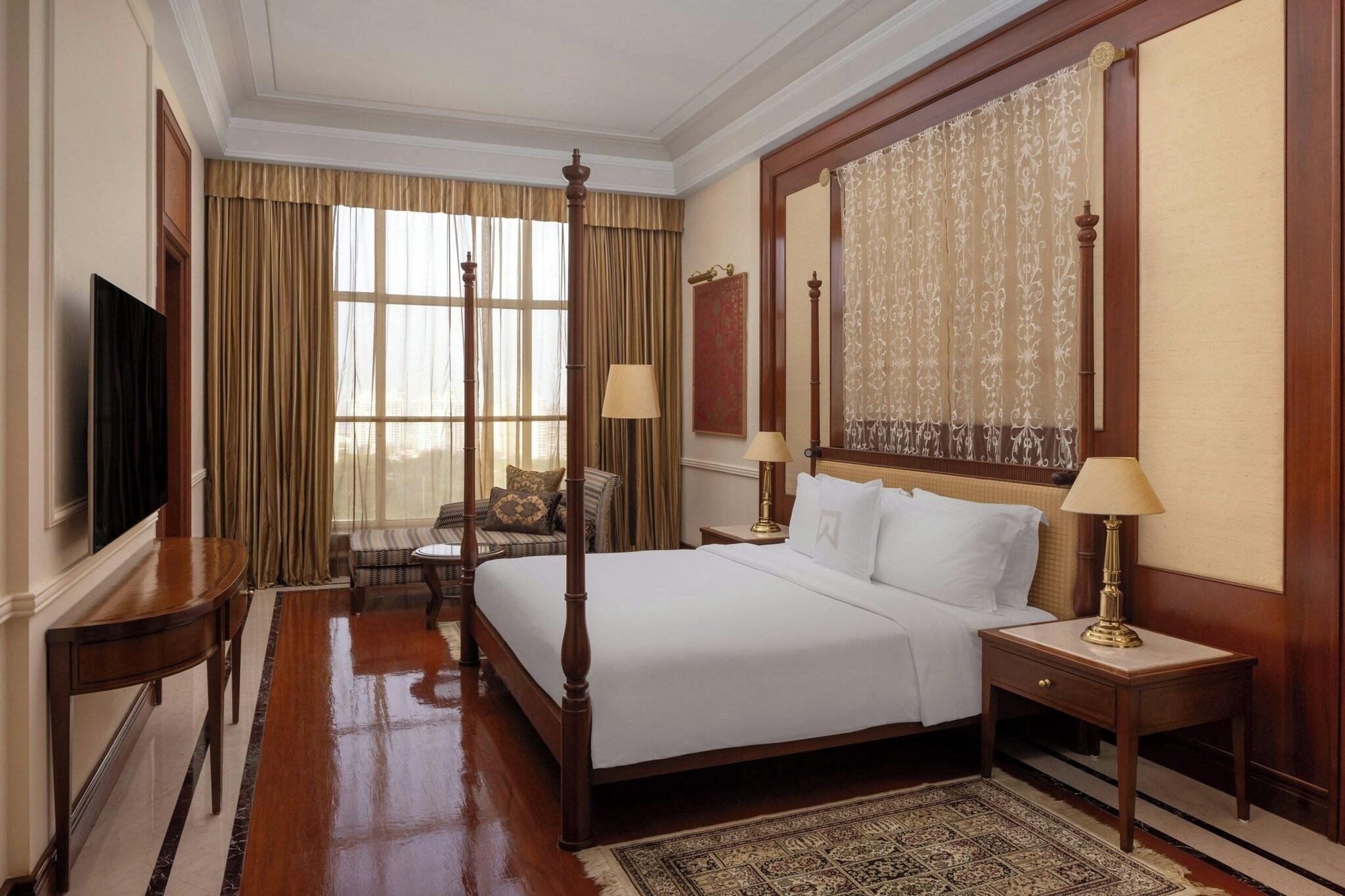 Suite King Size Bed