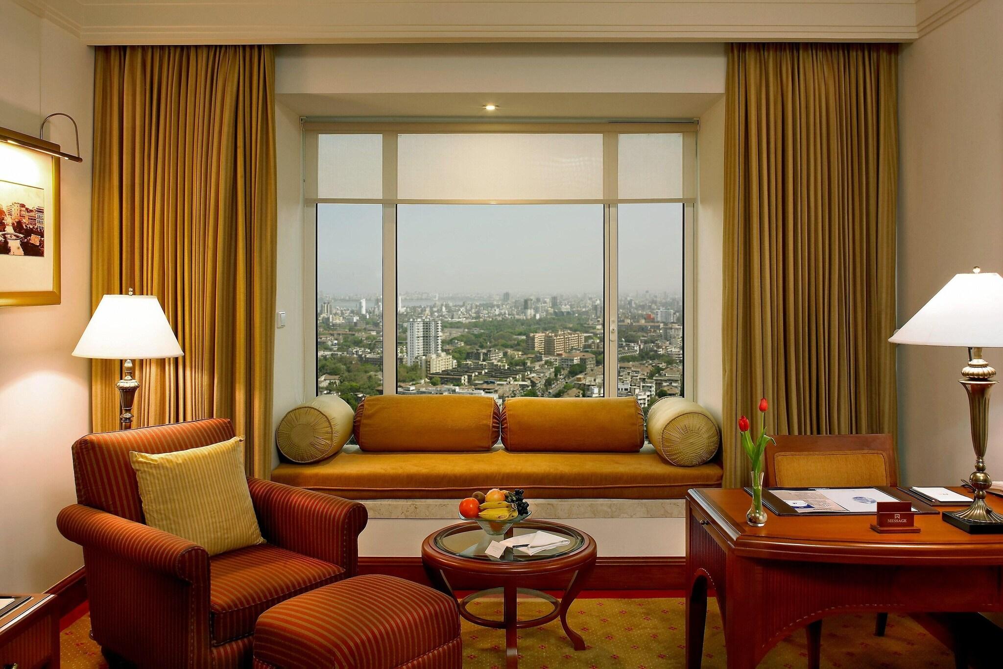 Double City View Queen Bed
