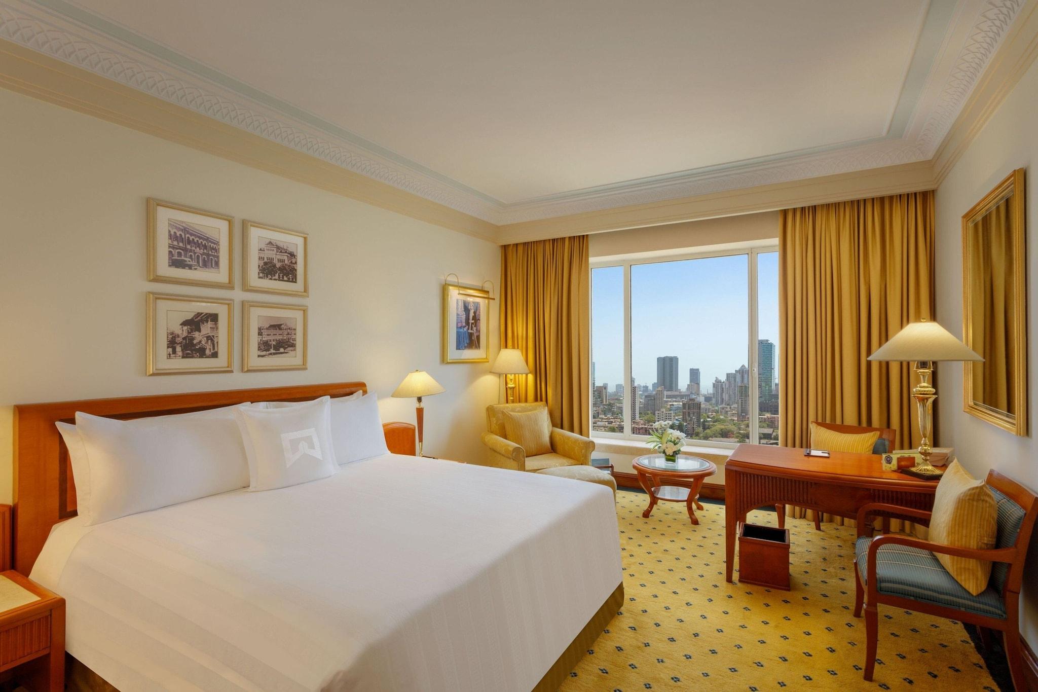 Double City View Queen Bed