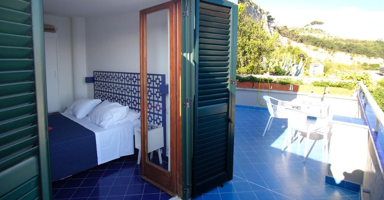 Double or Twin Deluxe Sea View