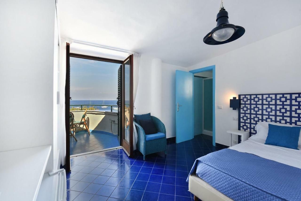 Double or Twin Deluxe Sea View