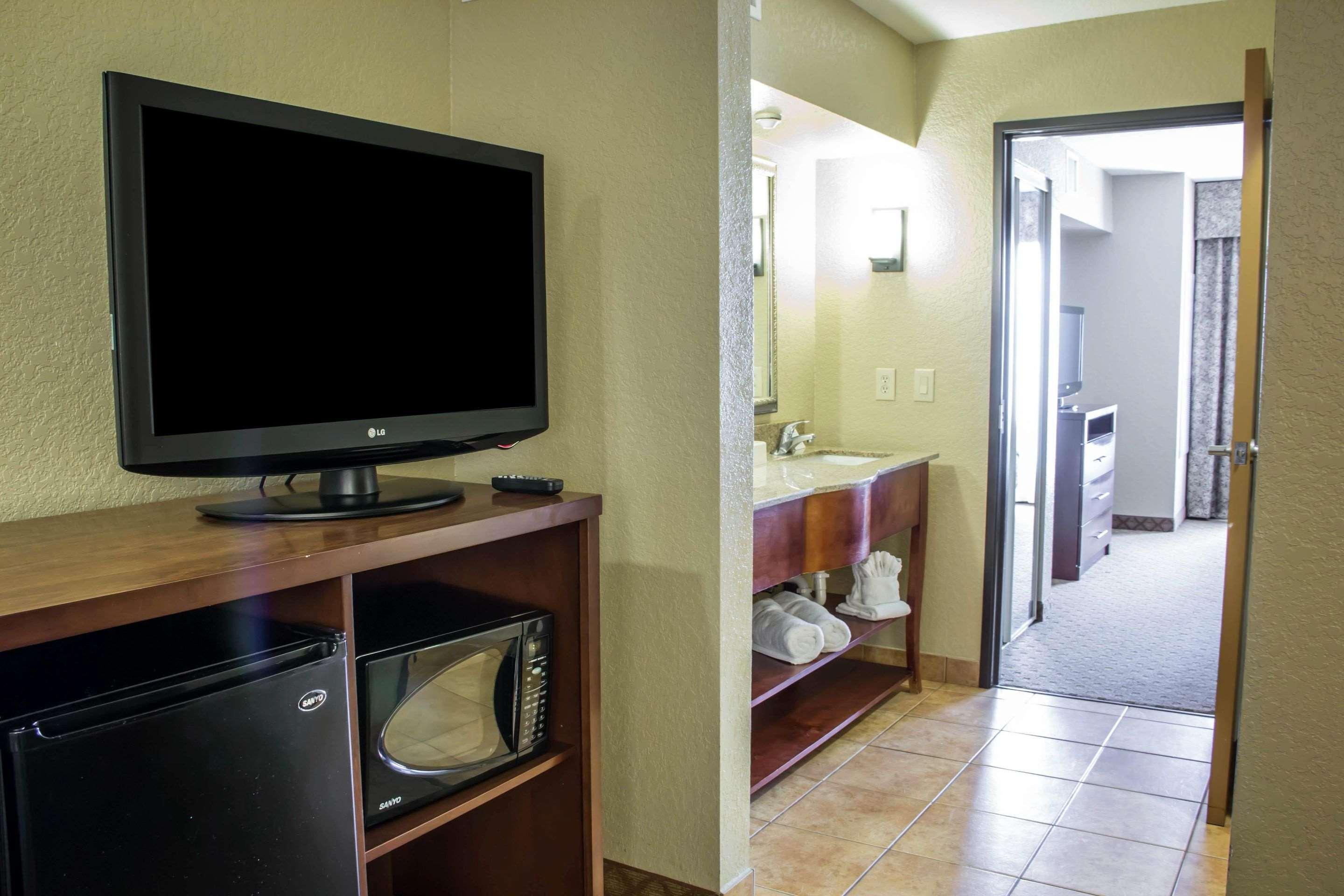 Suite Two Queen Beds