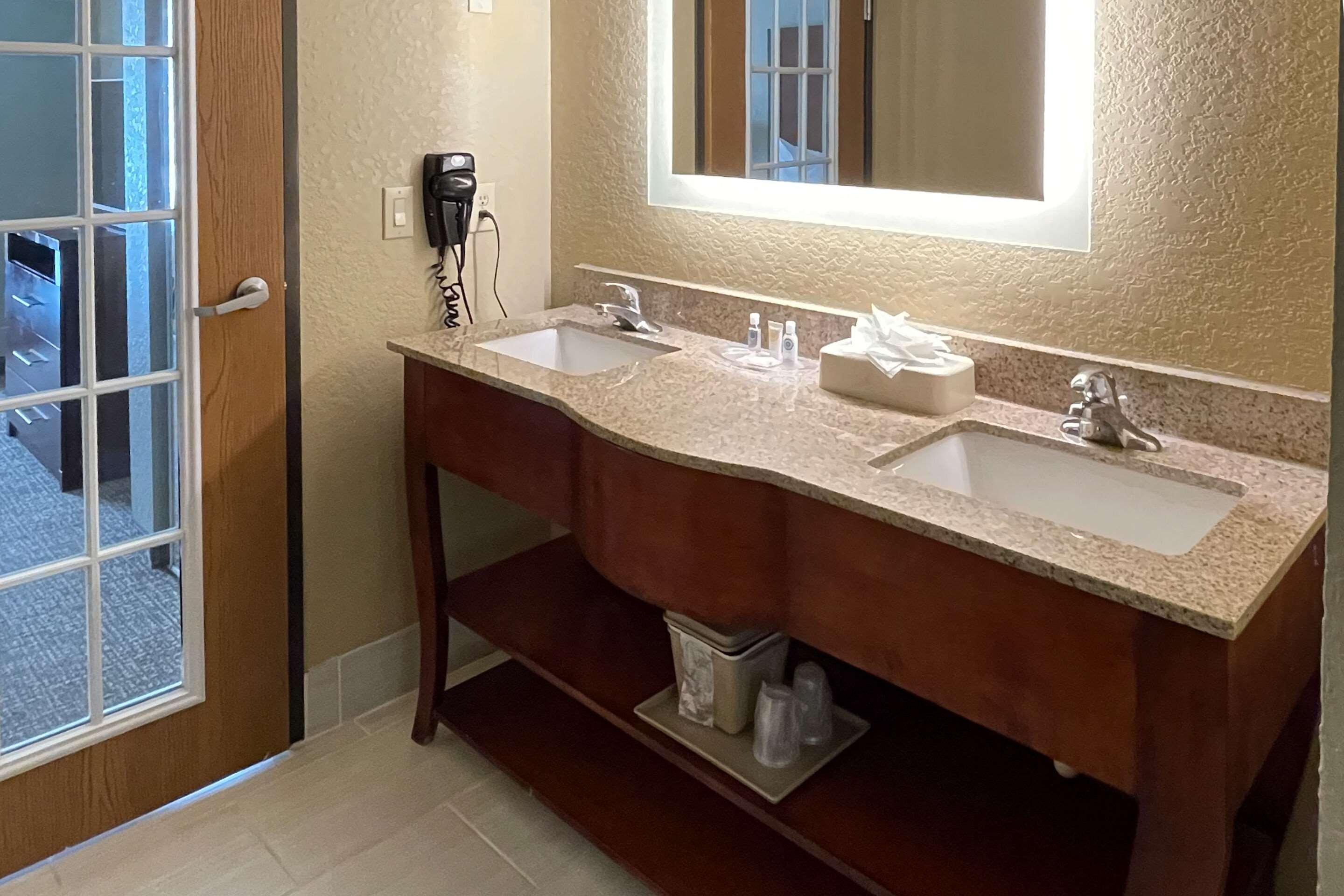 Suite Two Queen Beds Non Smoking