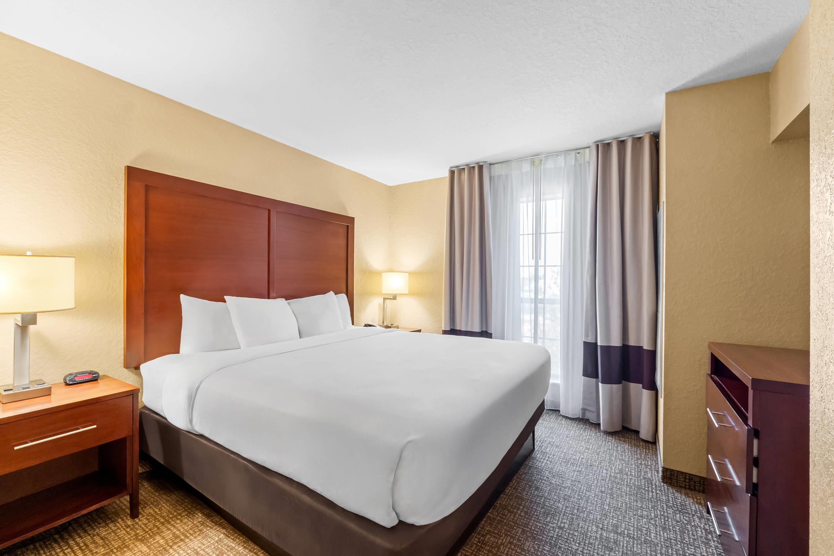 Suite King Size Bed
