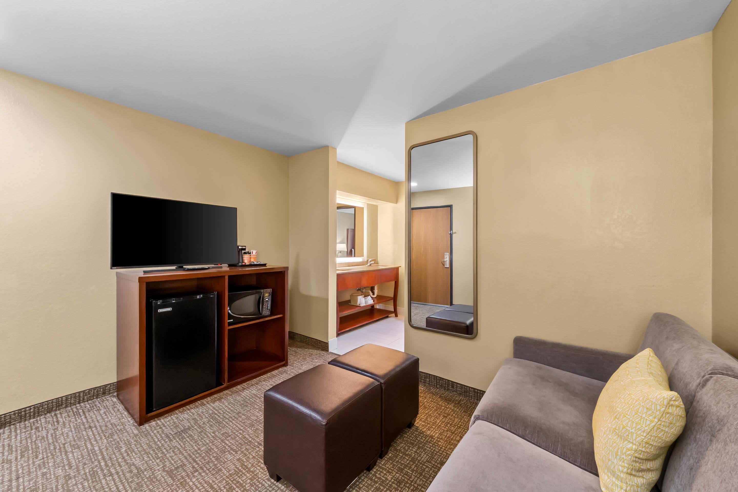 Suite Two Queen Beds Non Smoking