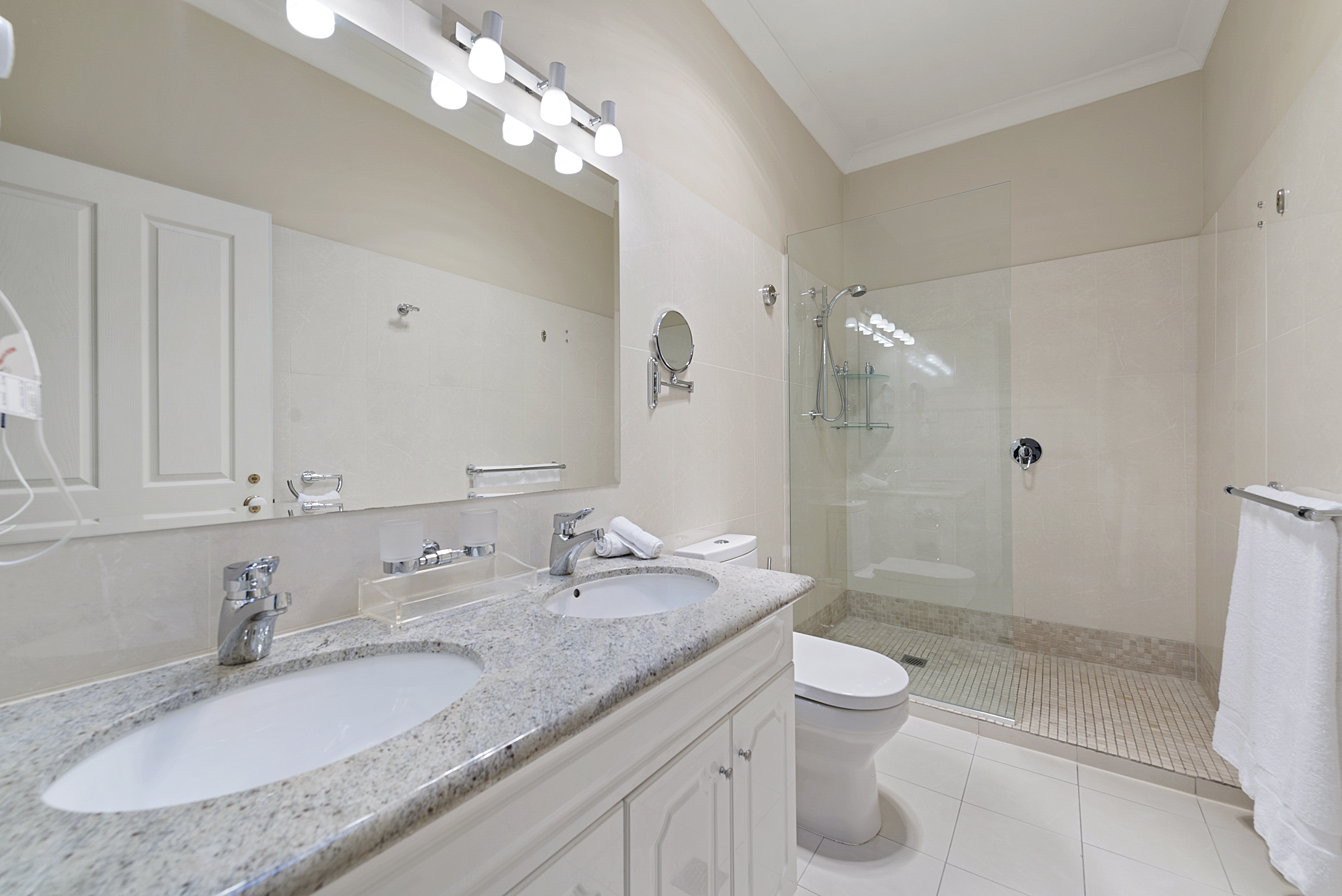 Double Deluxe Queen Bed