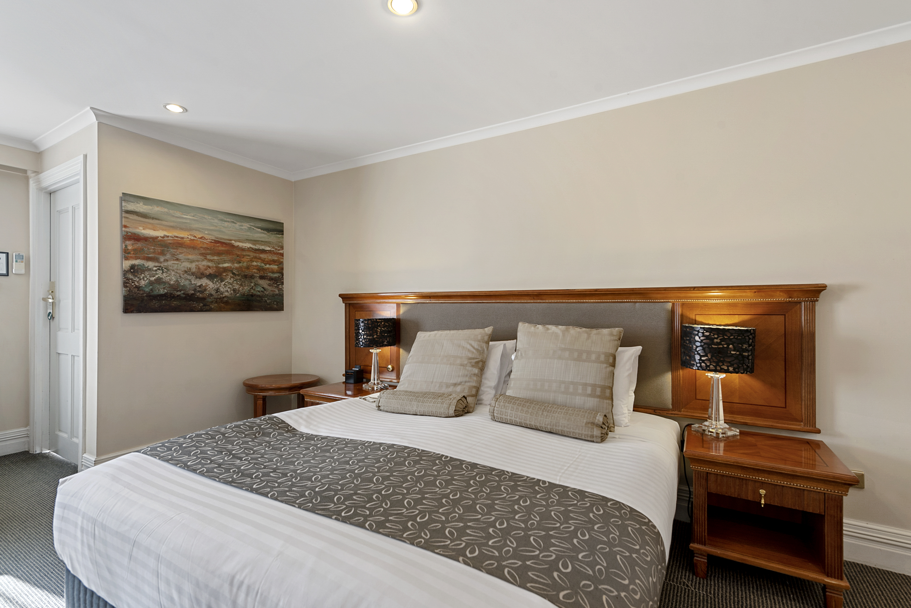 Double Deluxe Queen Bed