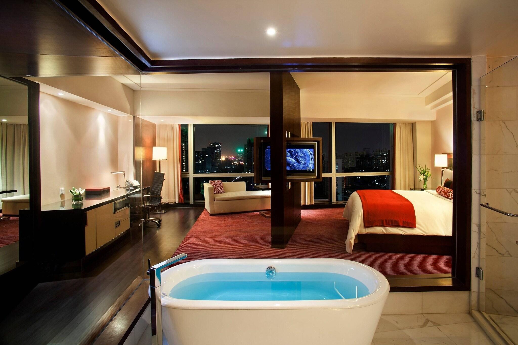 Junior Suite King Size Bed