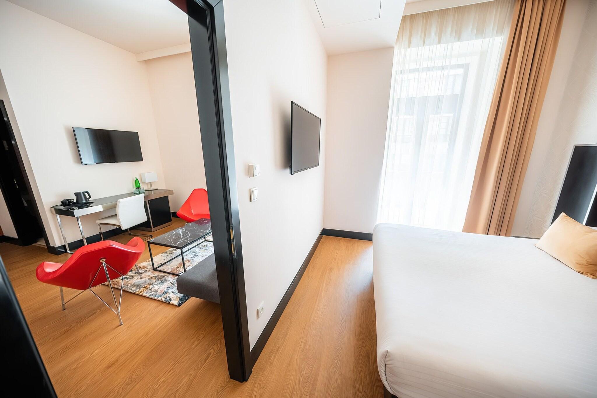 Apartment King Size Bed