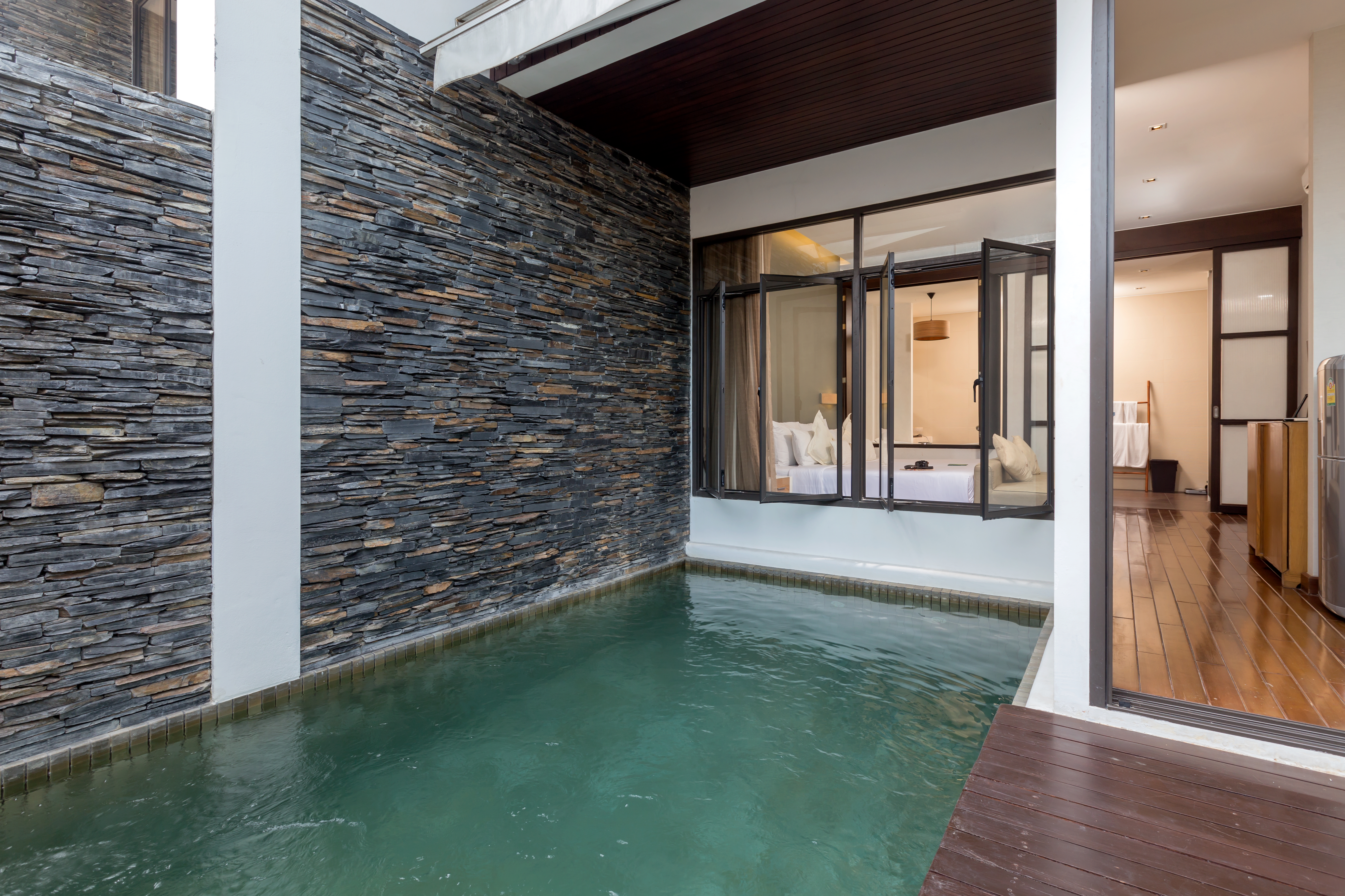 Suite Deluxe Pool View