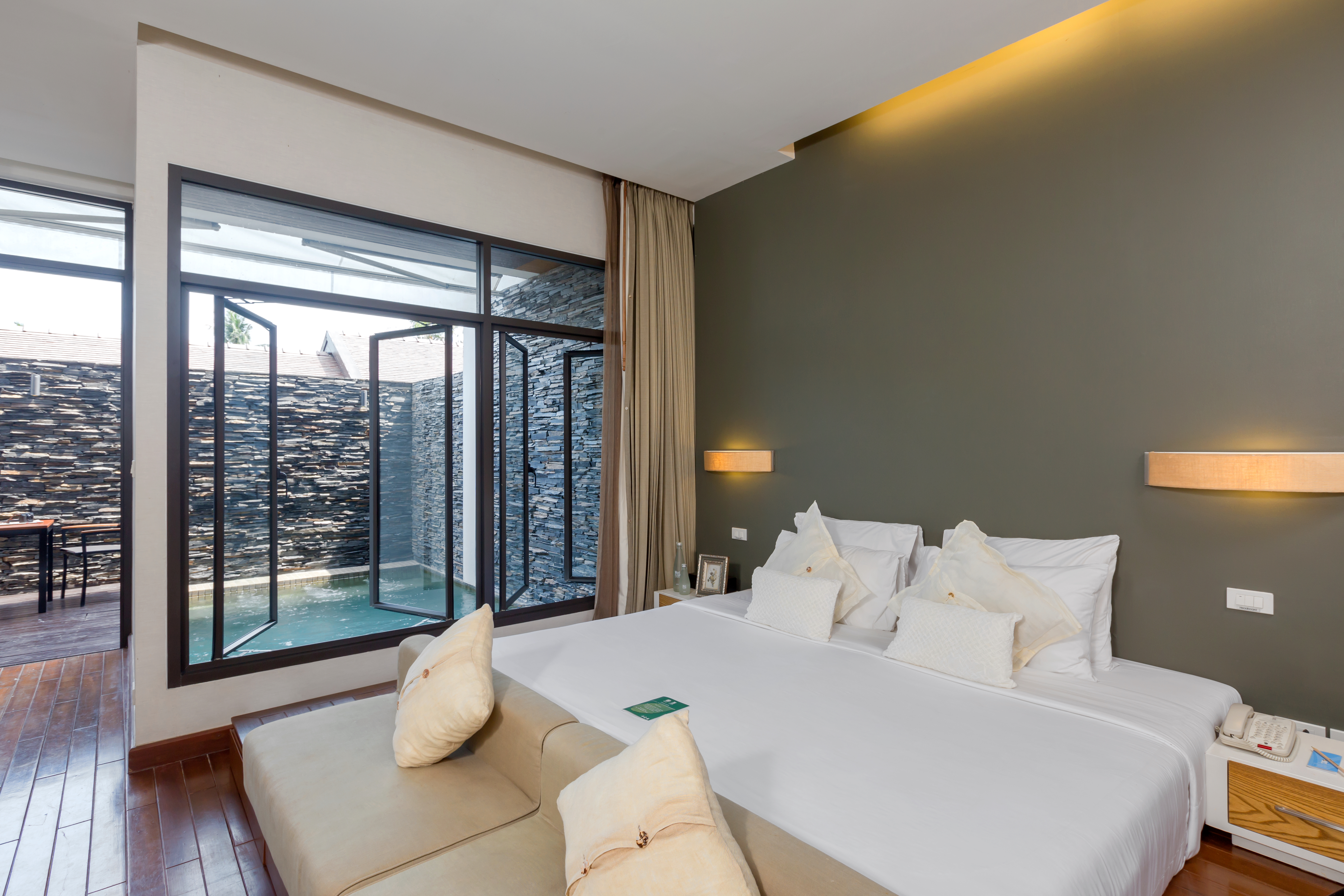 Suite Deluxe Pool View