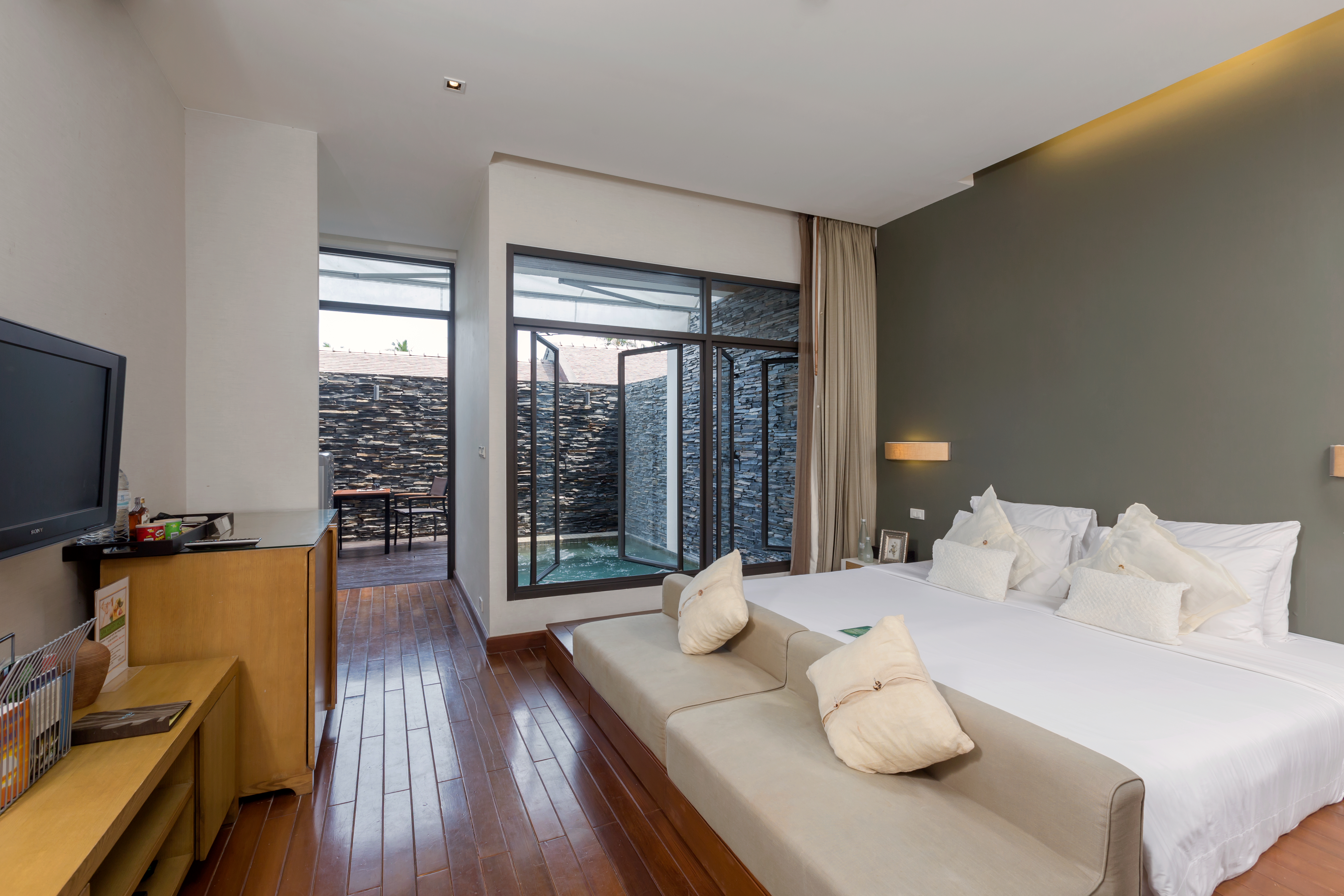 Suite Deluxe Pool View