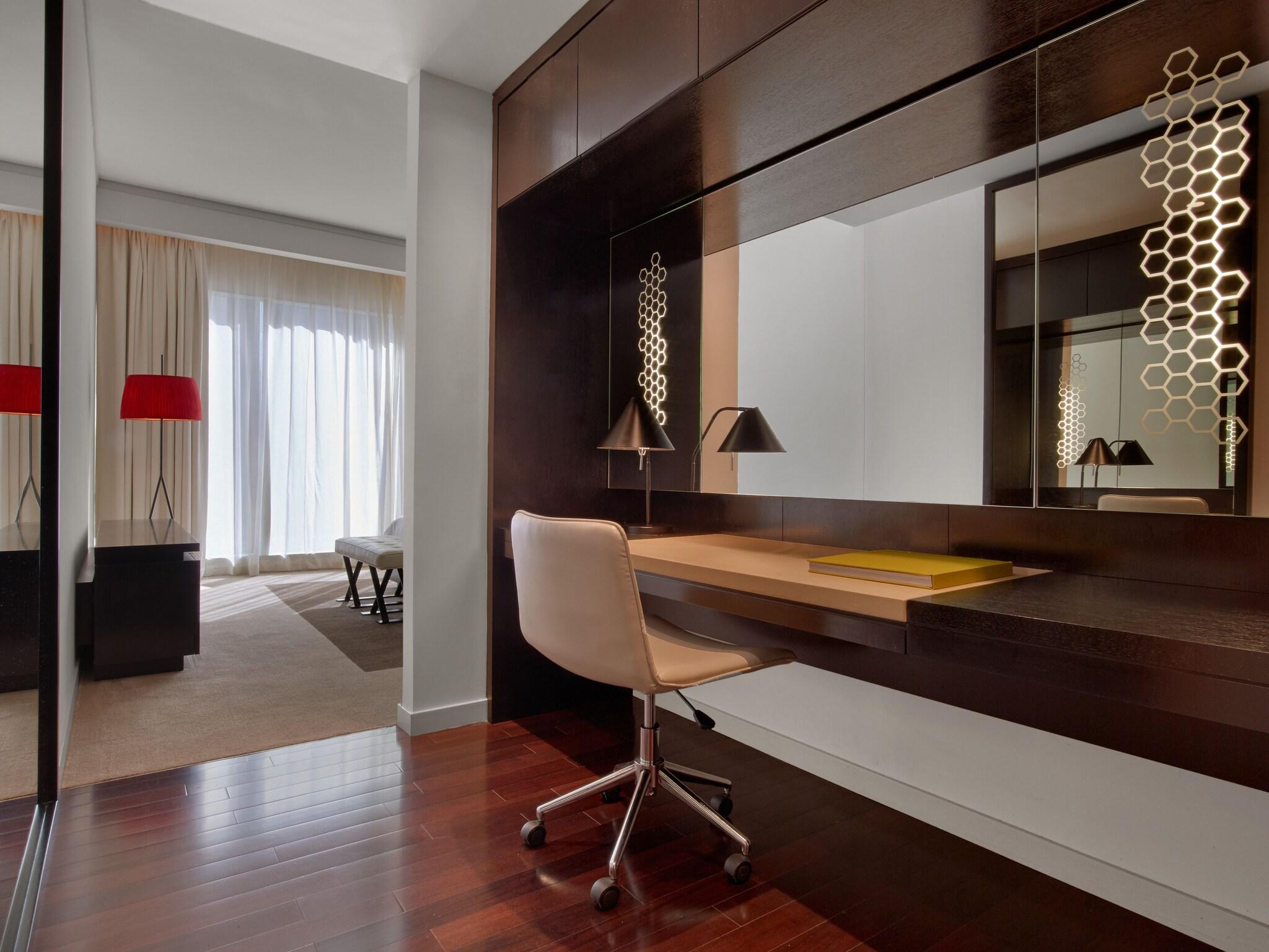 Suite City View Two Double Beds