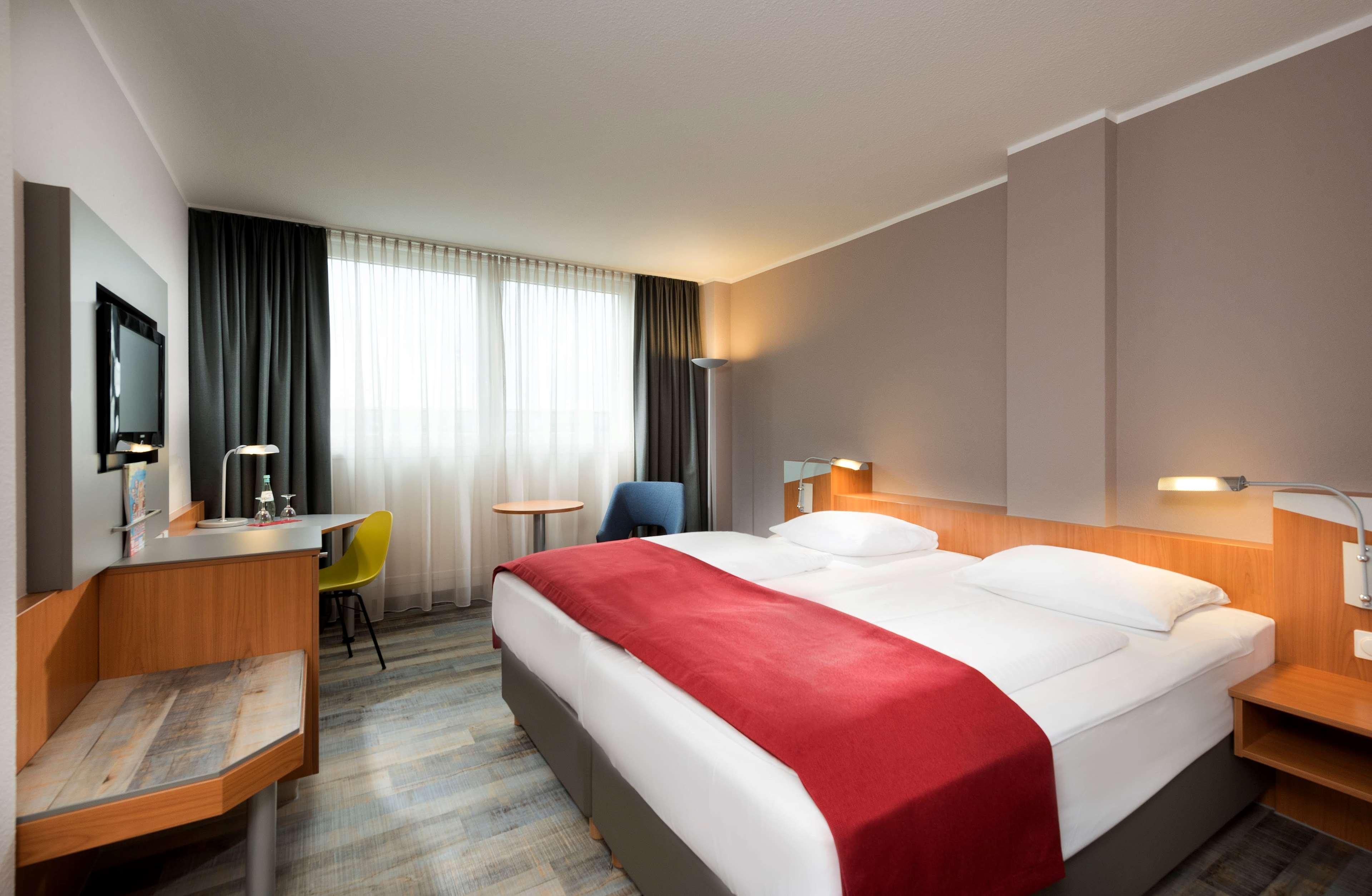 Room King Size Bed
