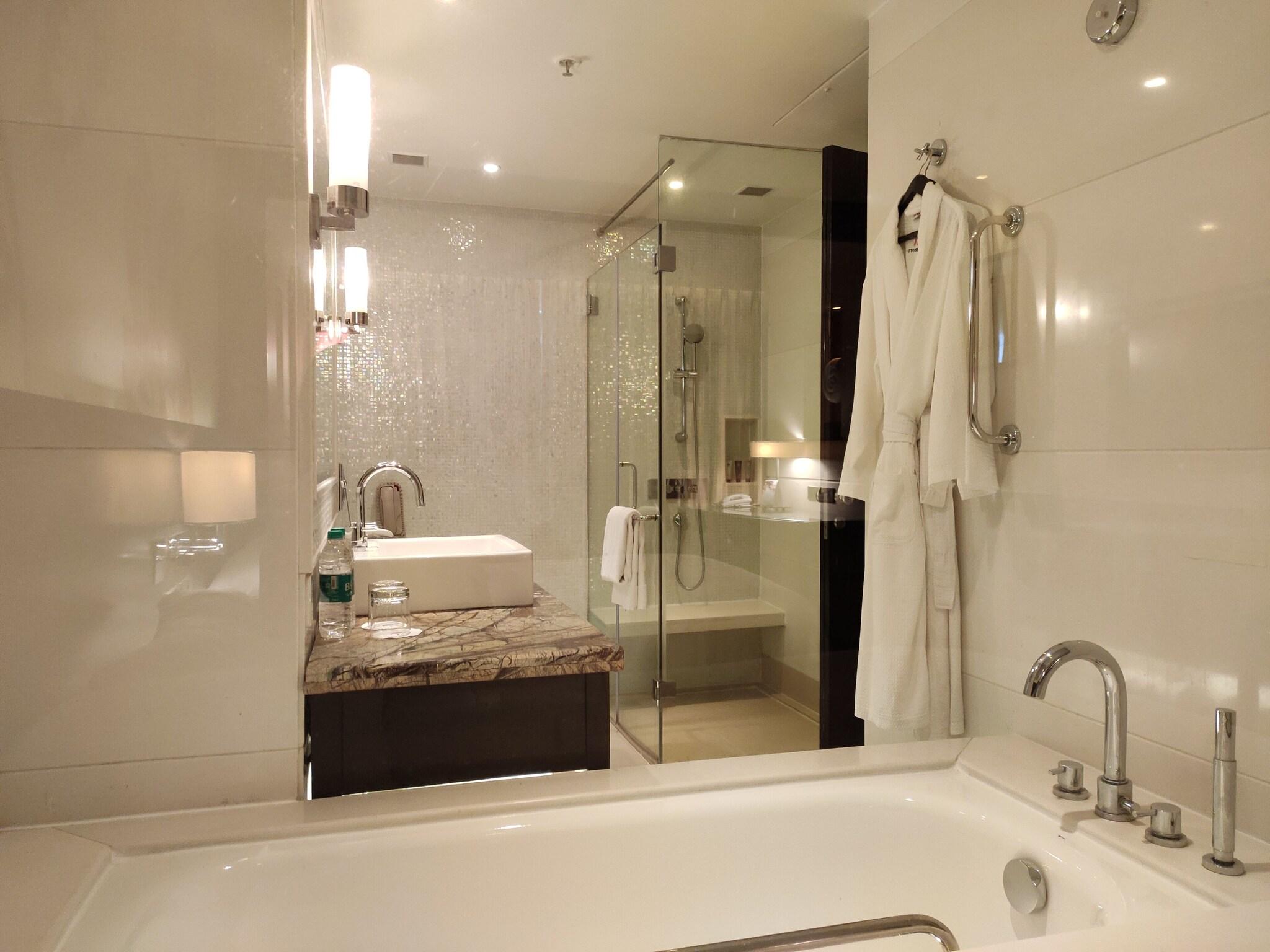 Double Garden View King Bed