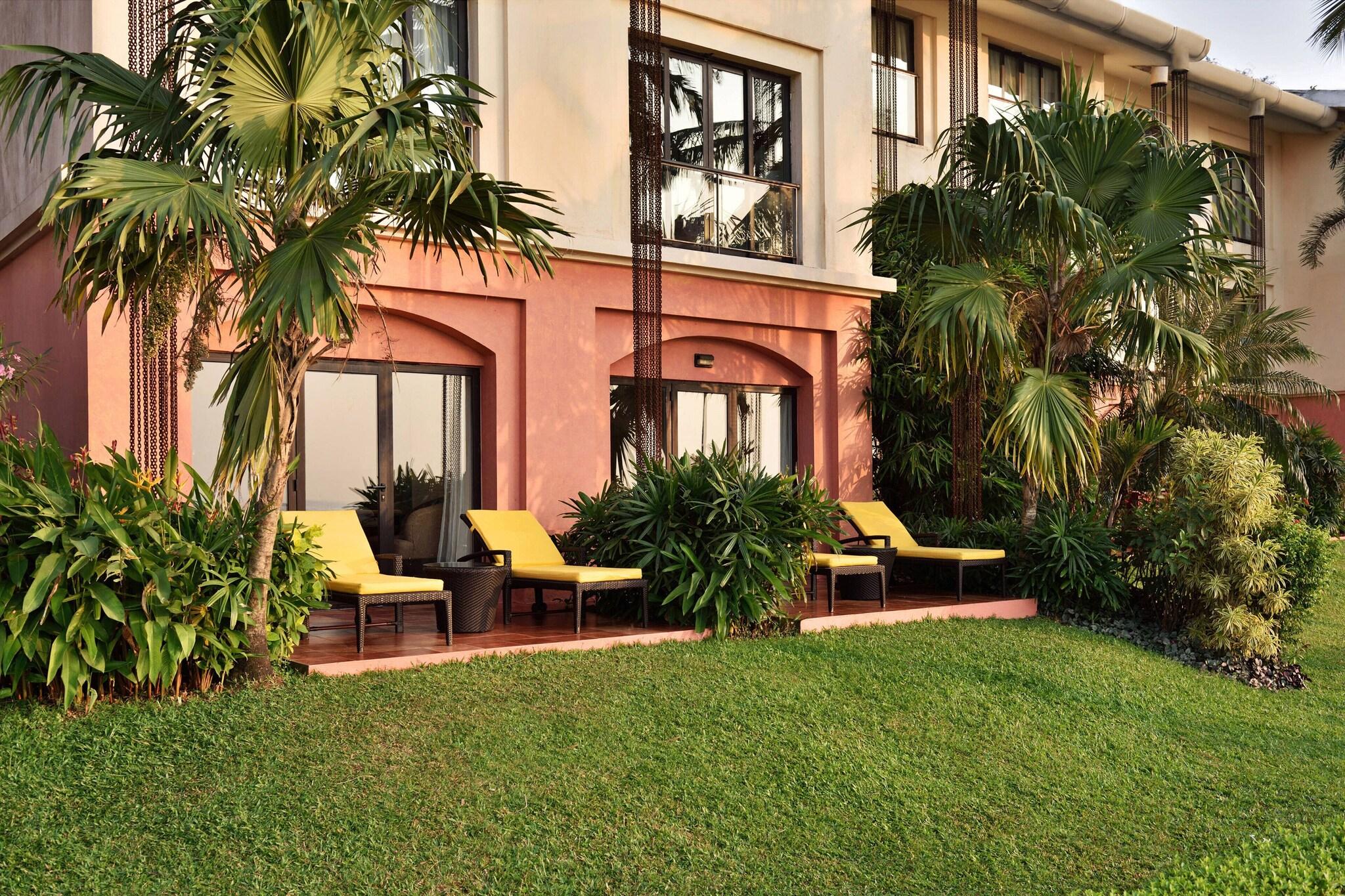 Double Garden View King Bed