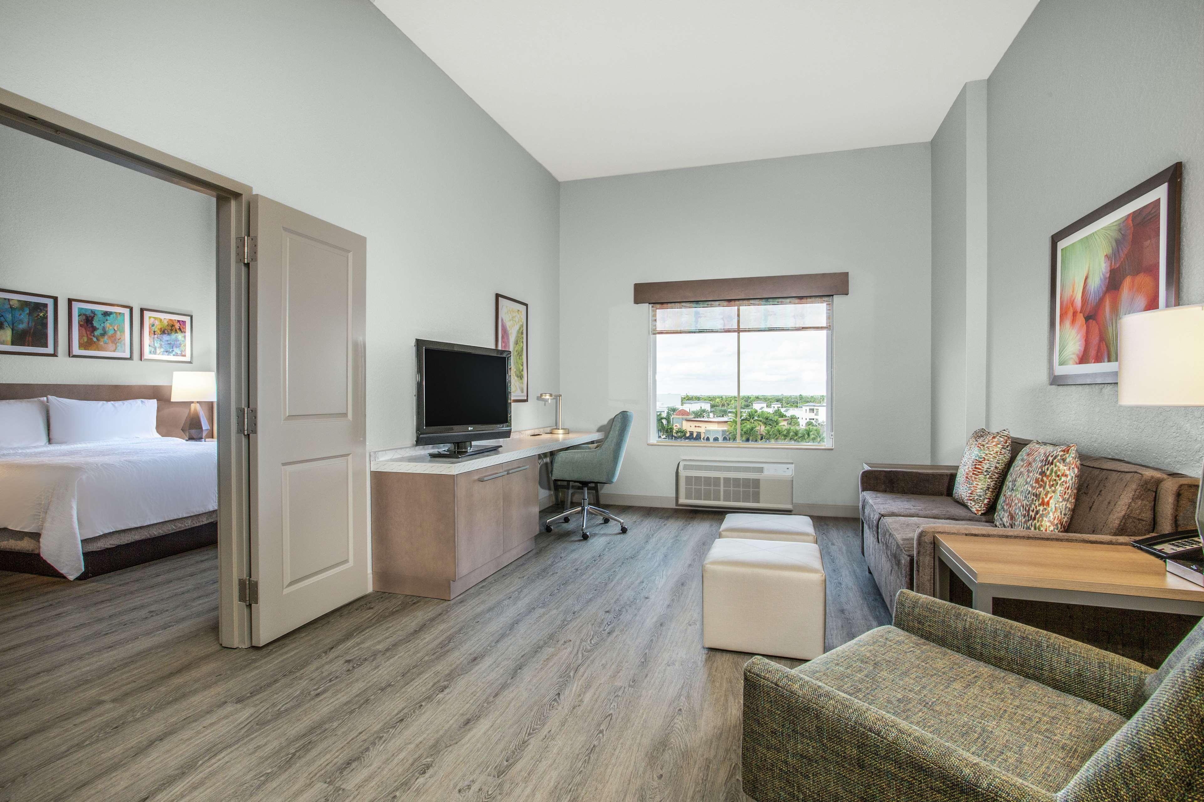 Suite Accessible King Size Bed