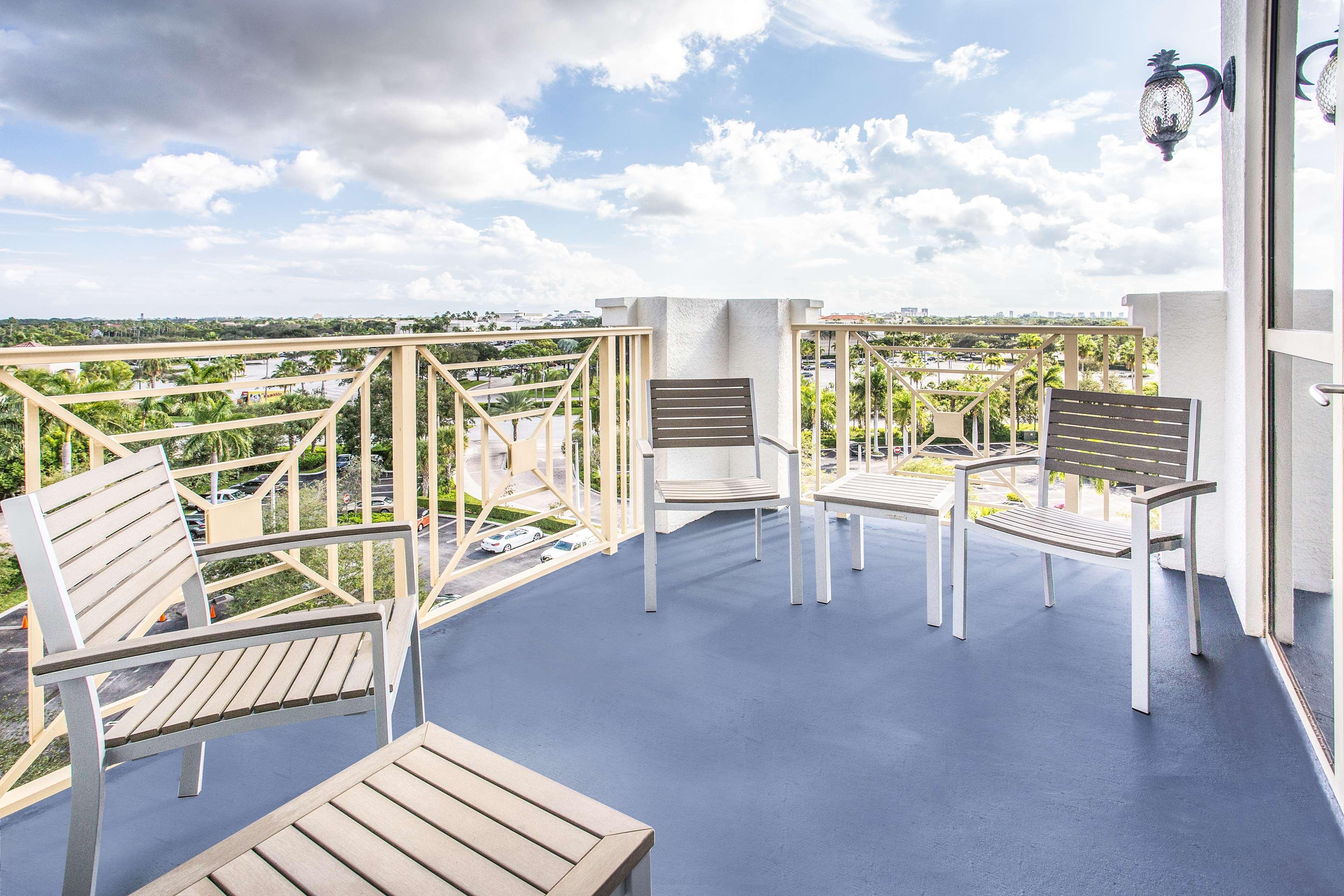 Suite Accessible King Size Bed