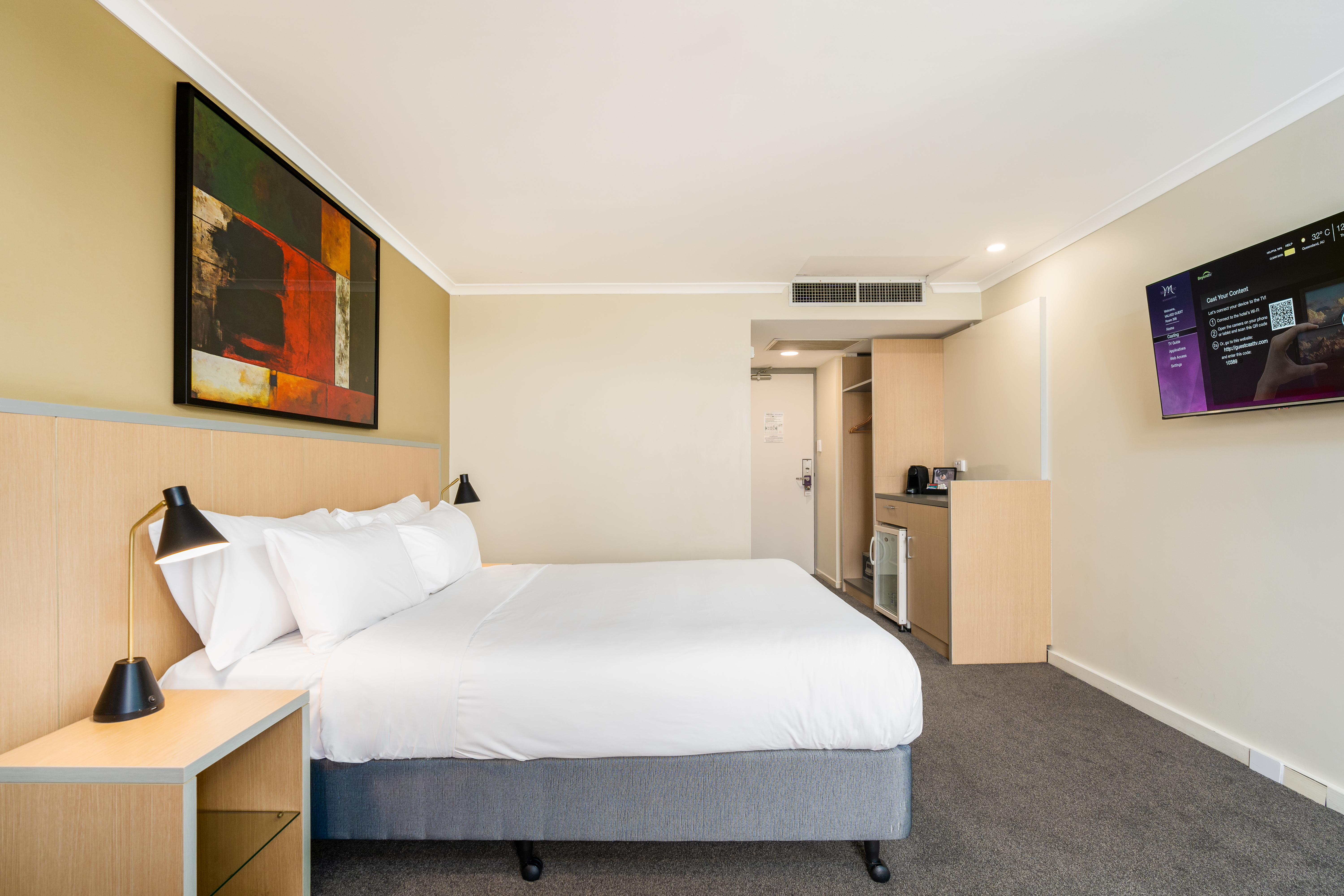 Double City View Queen Bed