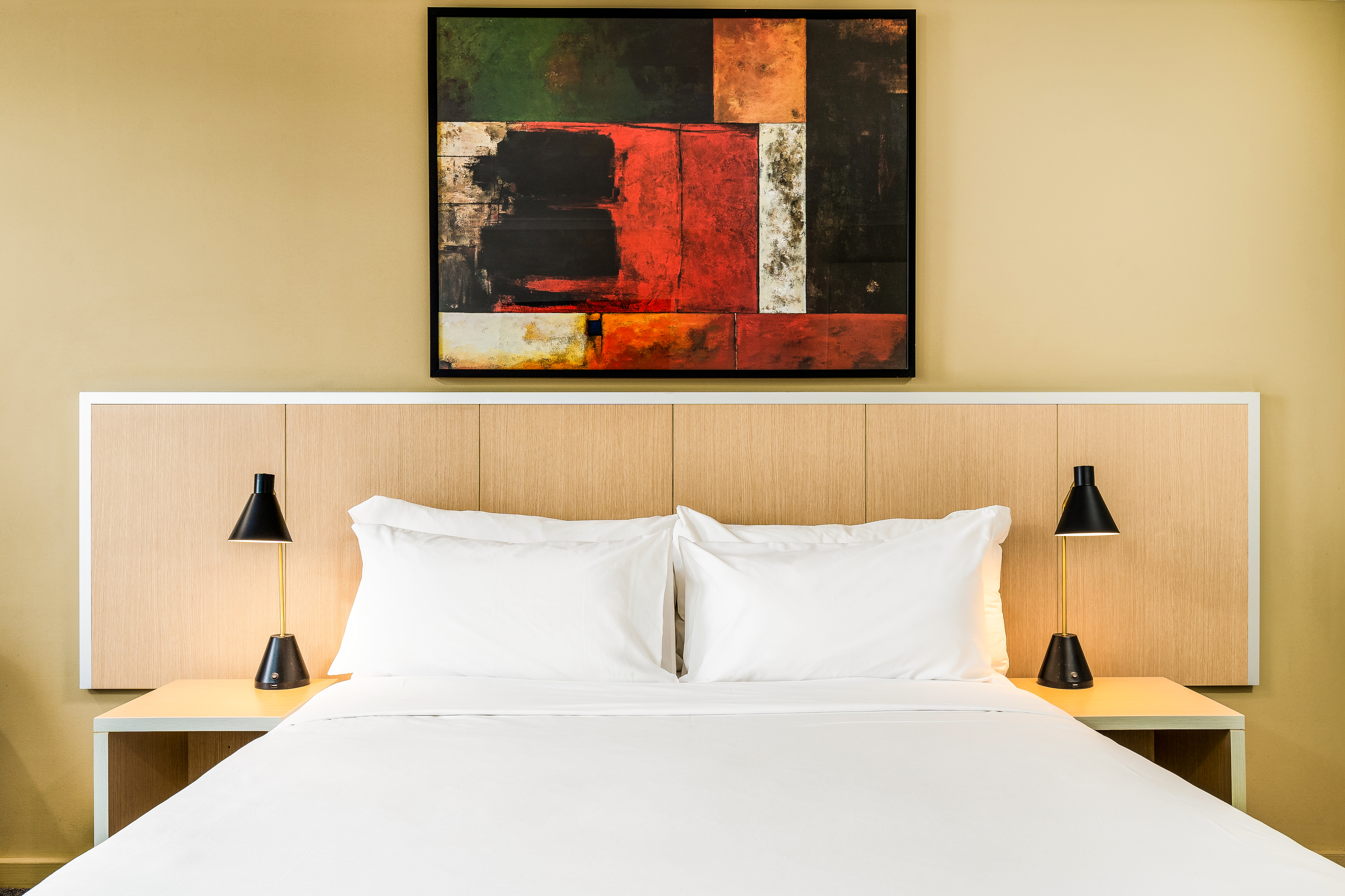 Double City View Queen Bed