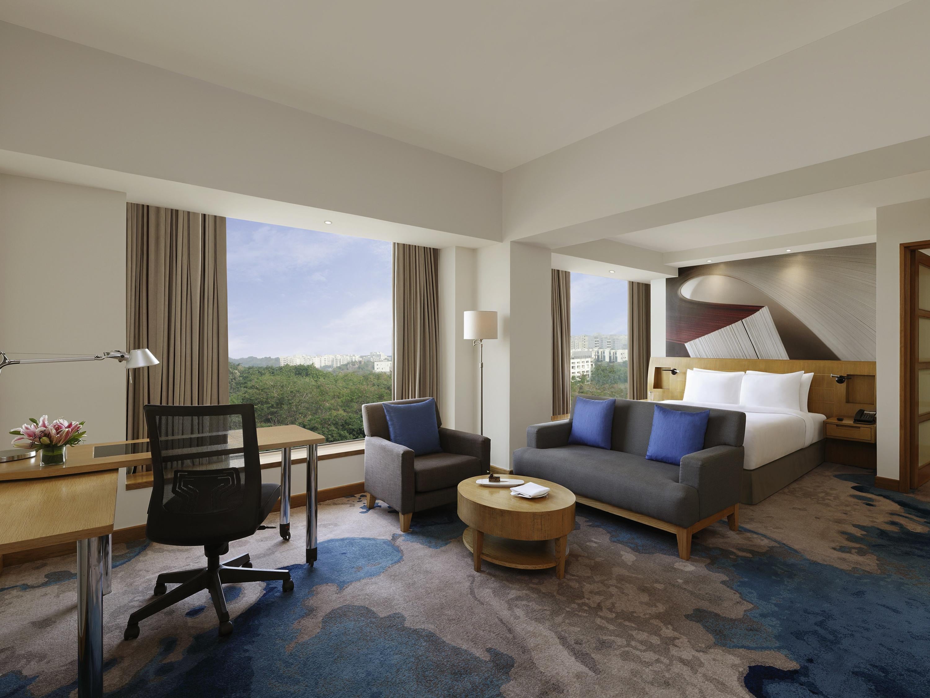 Junior Suite Queen Size Bed