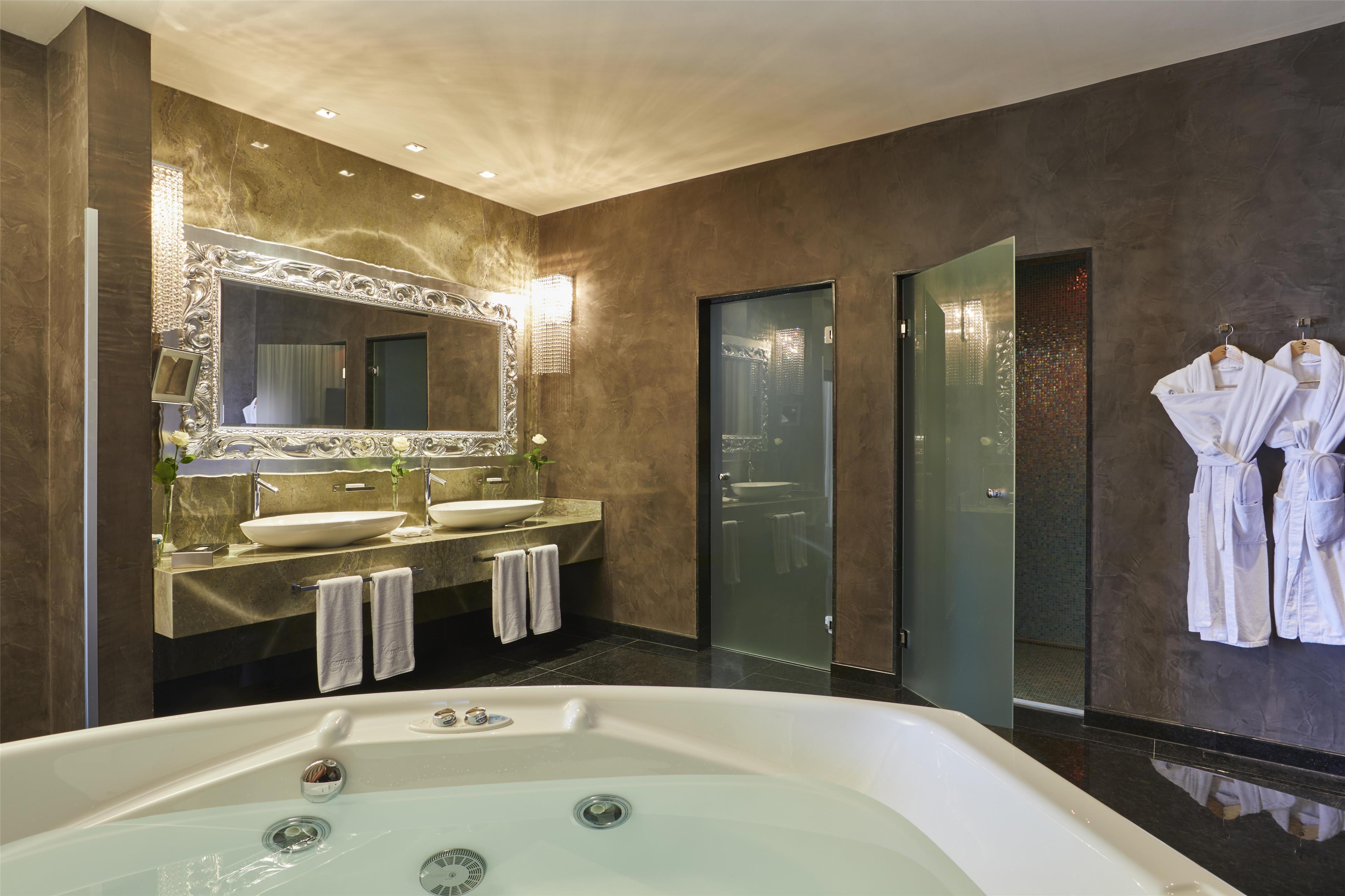 Suite Sea View King Bed