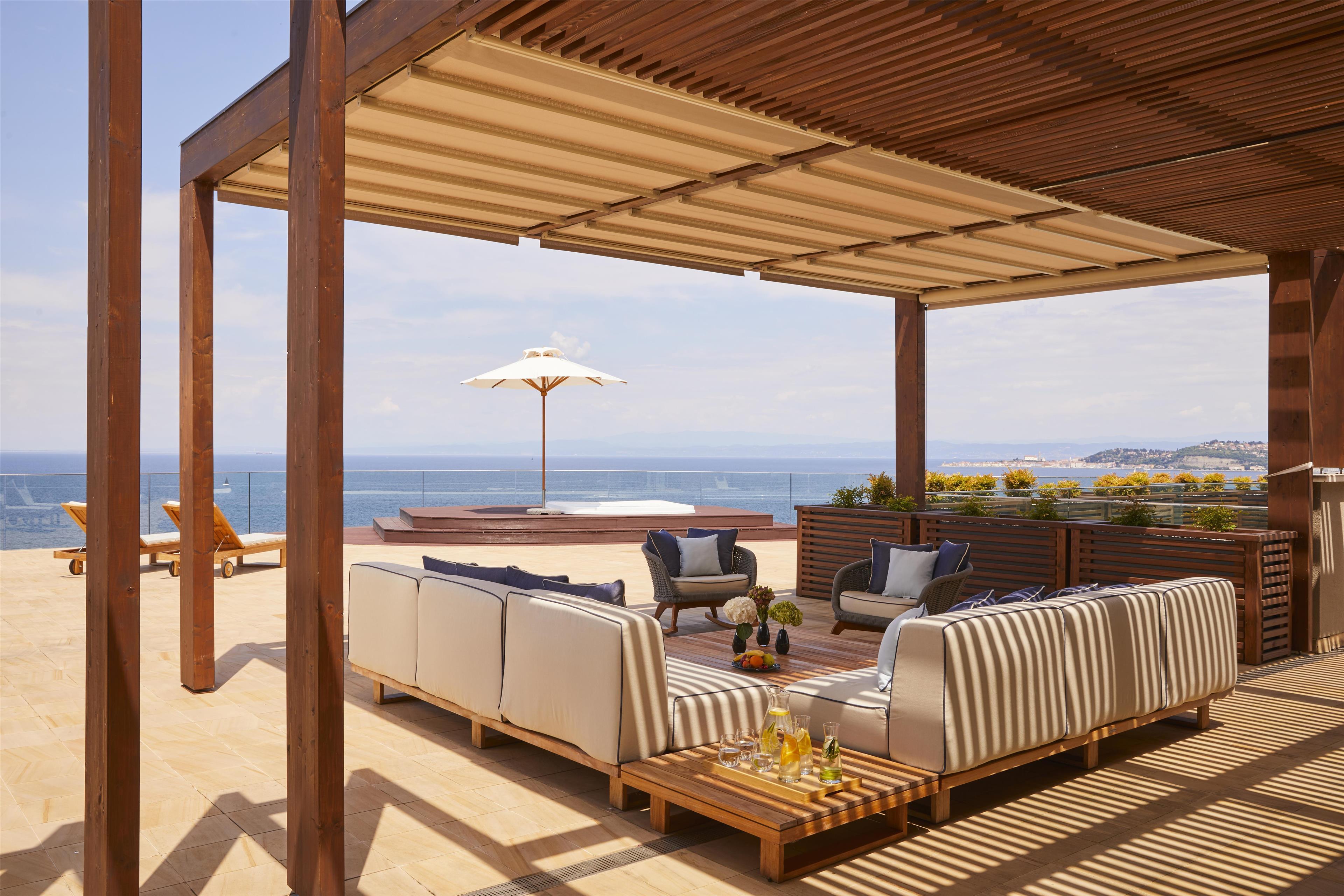 Suite Sea View King Bed