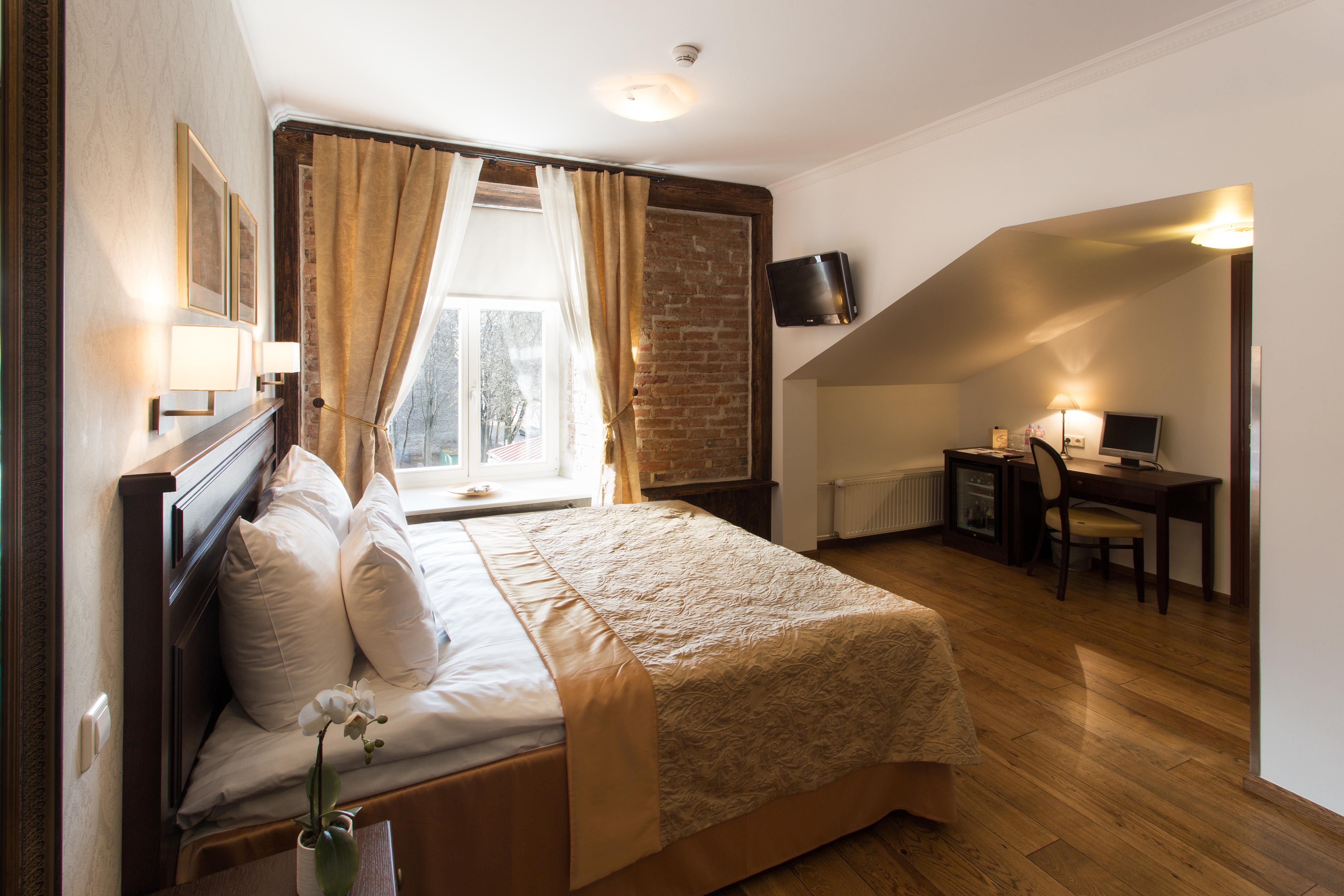 Double or Twin Standard