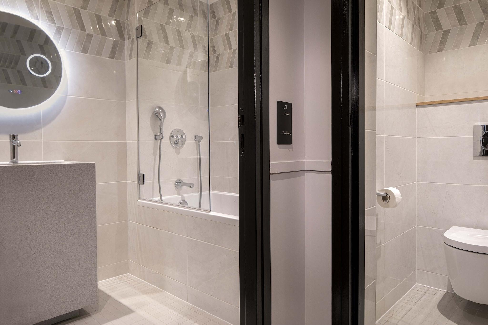 Room Connecting Room