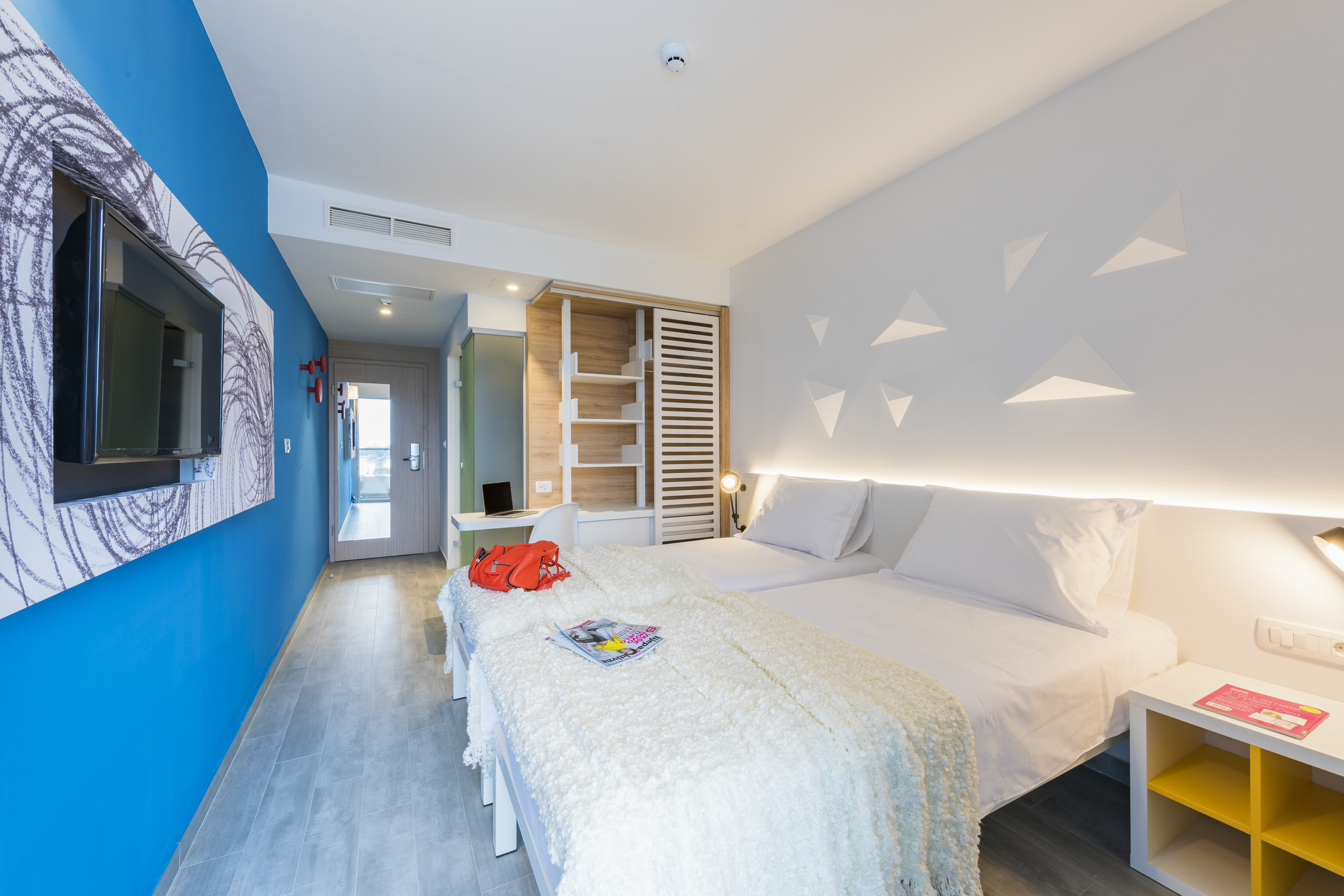 Single Park View with Balcony