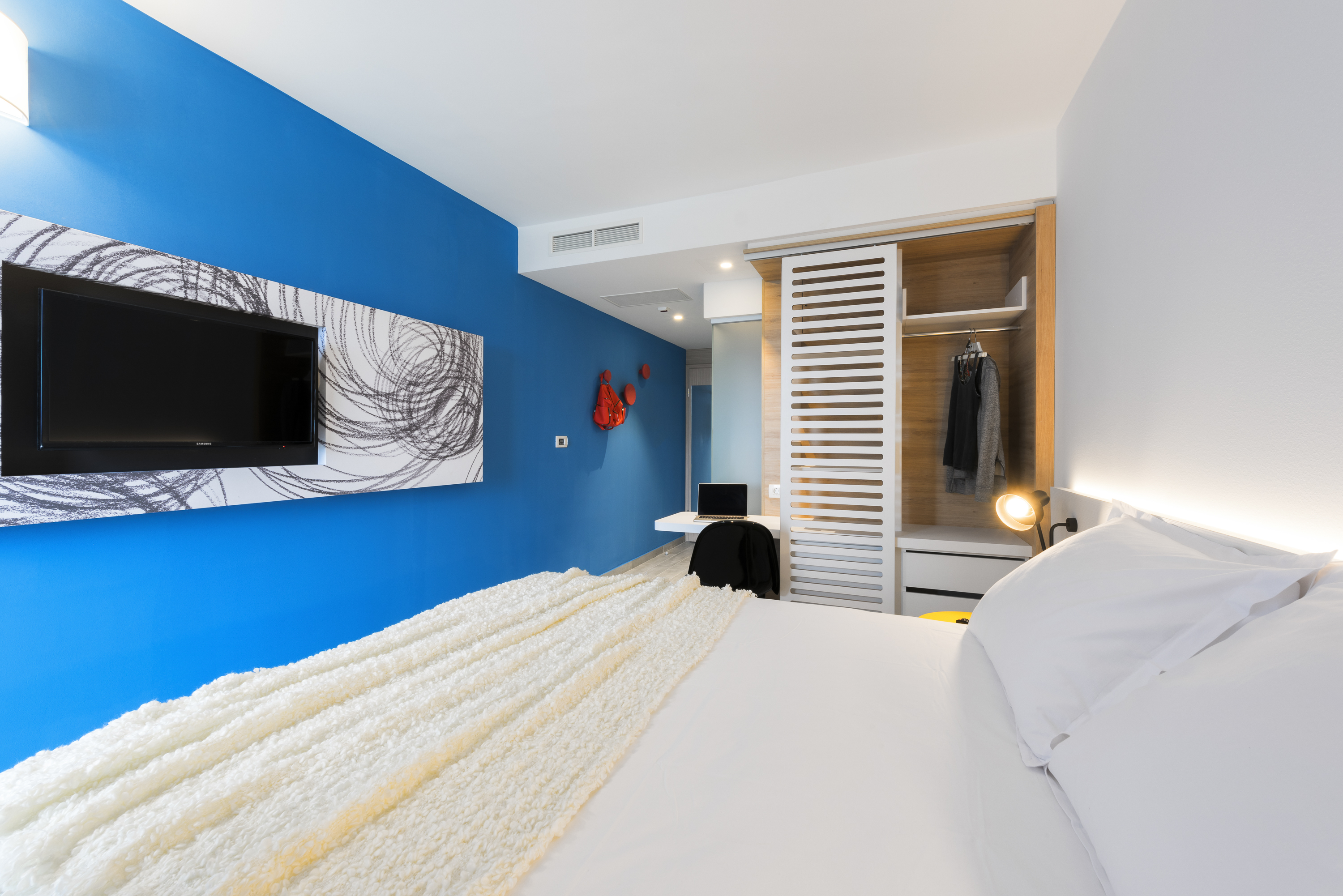 Single Park View with Balcony