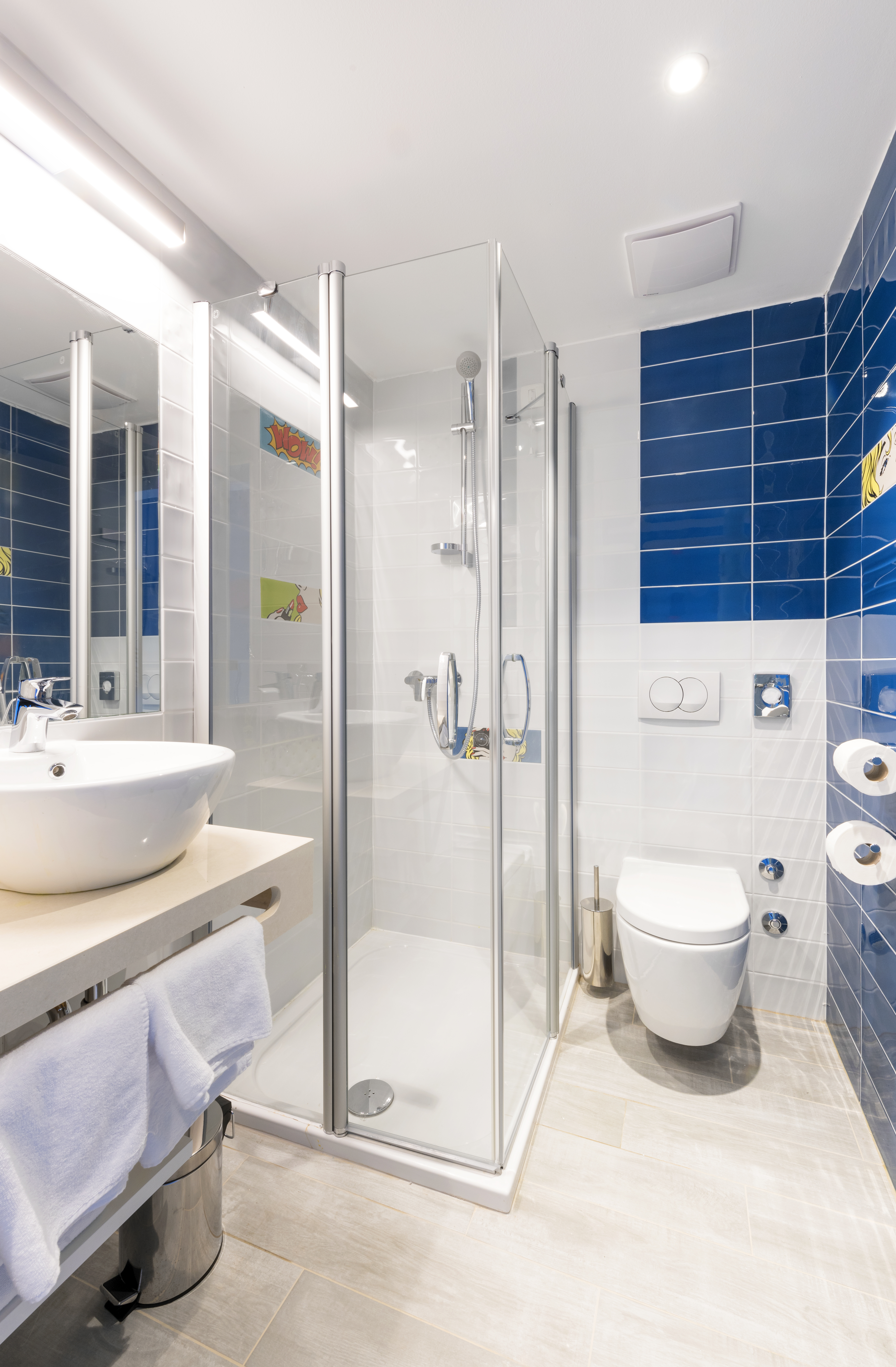 Single Park View with Balcony