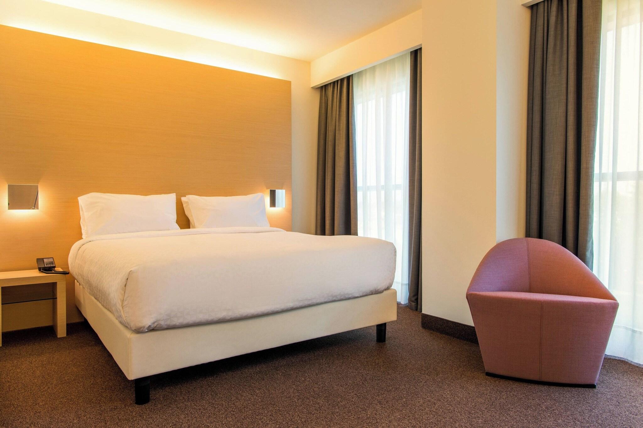 Double Deluxe King Bed