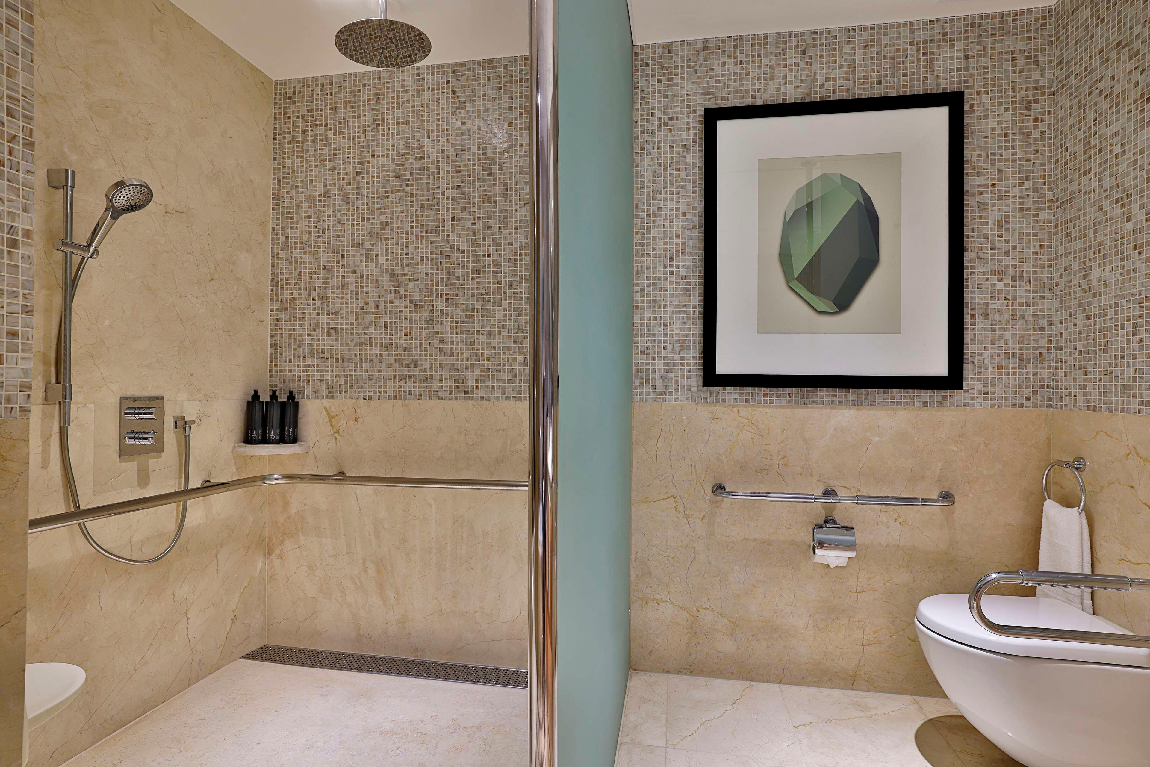 Double Deluxe King Bed