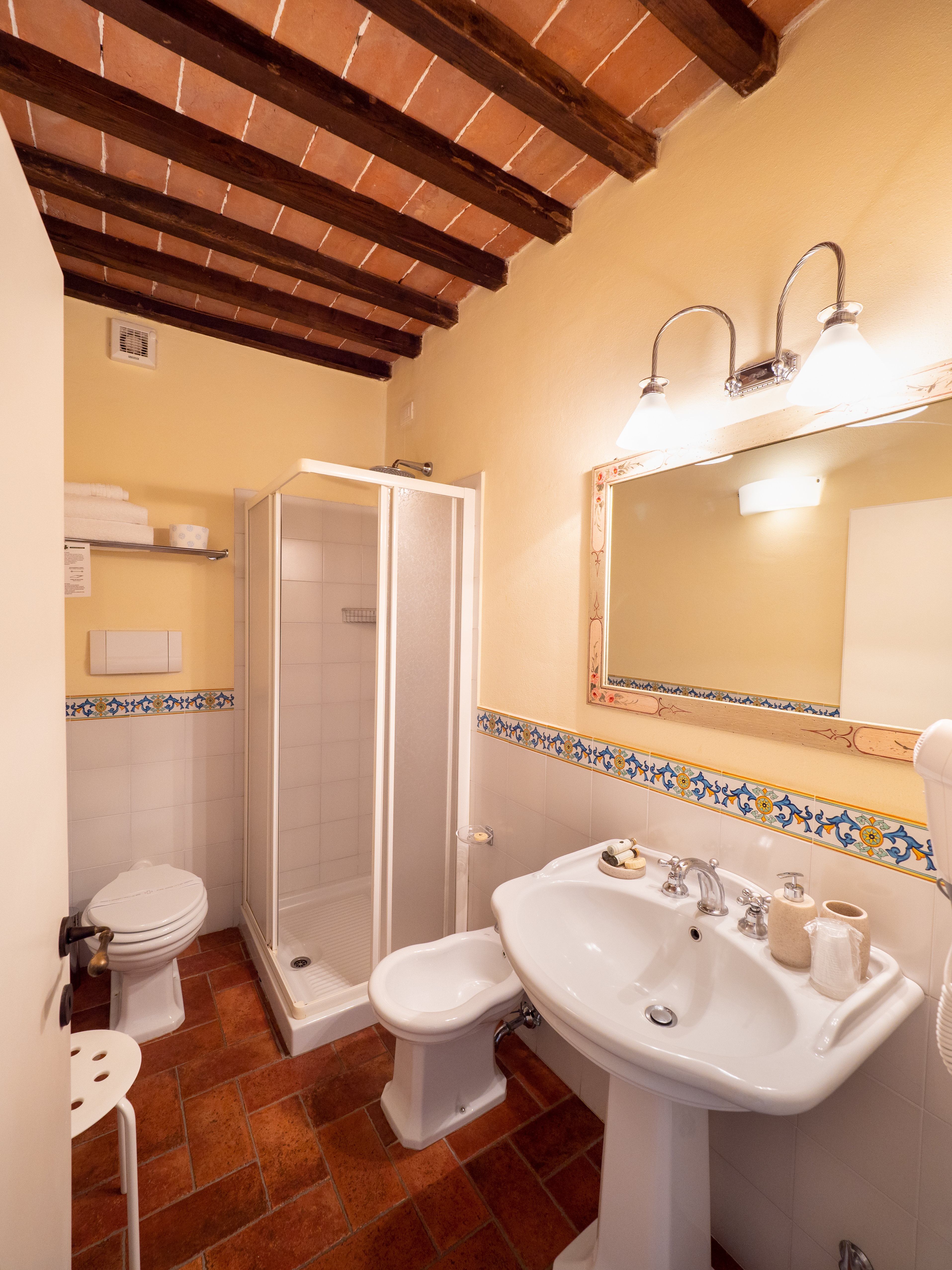 Double Classic Queen Bed