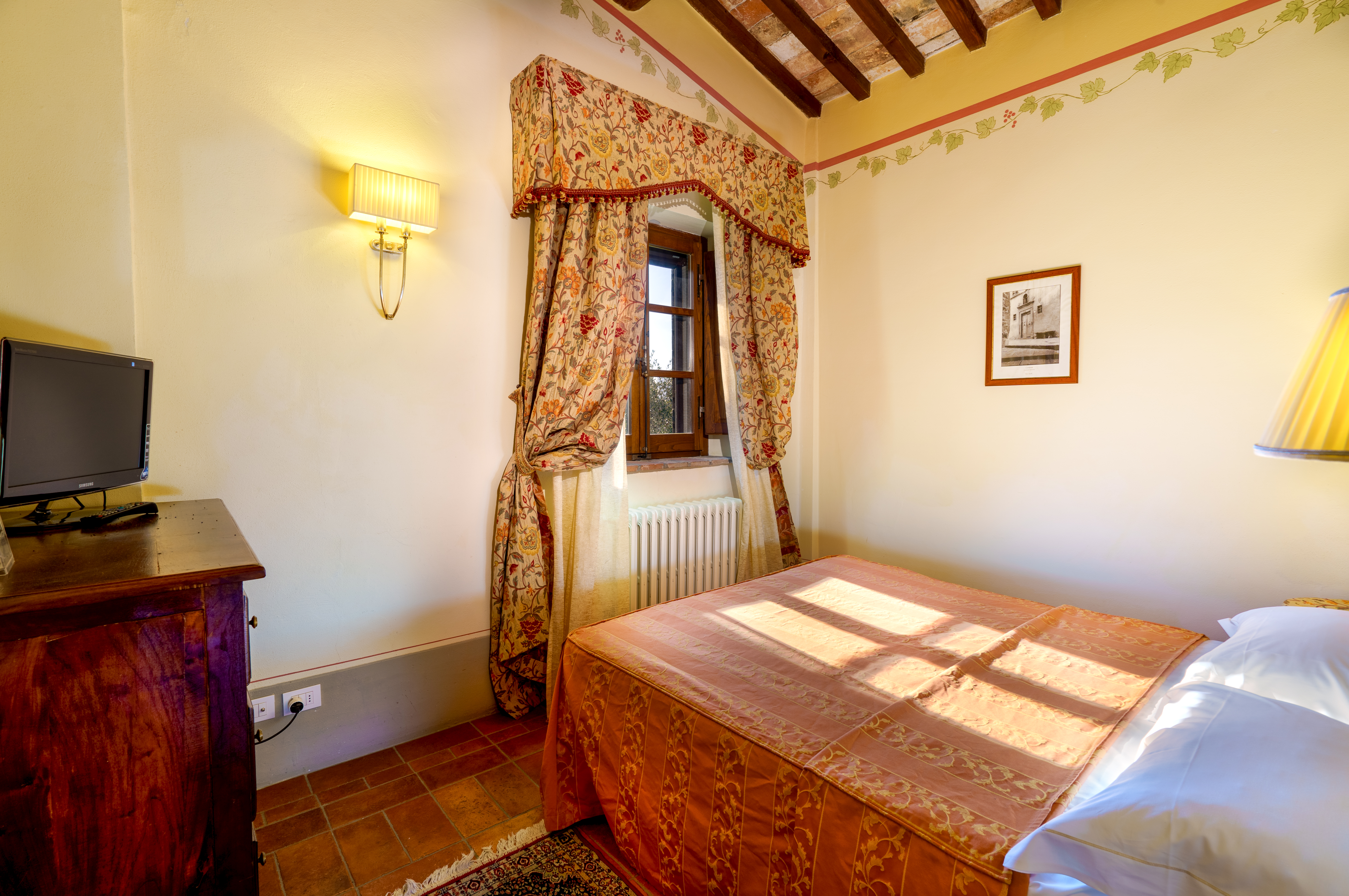 Double Classic Queen Bed