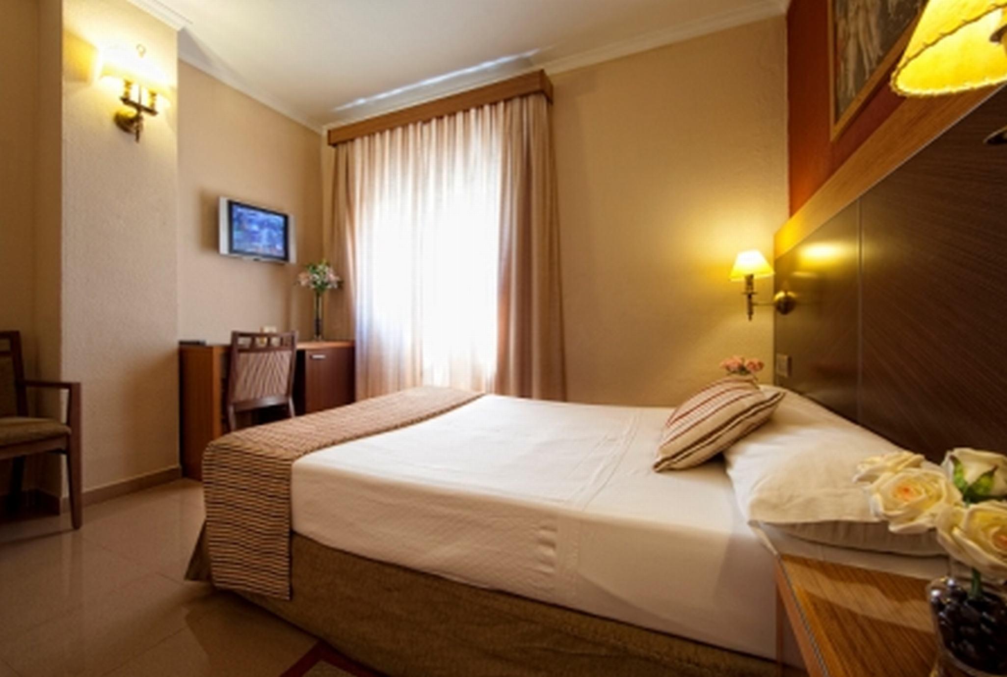 Double or Twin Standard