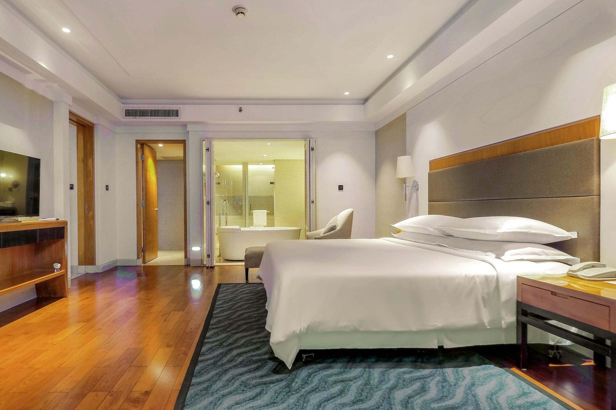 Suite Ocean View King Bed