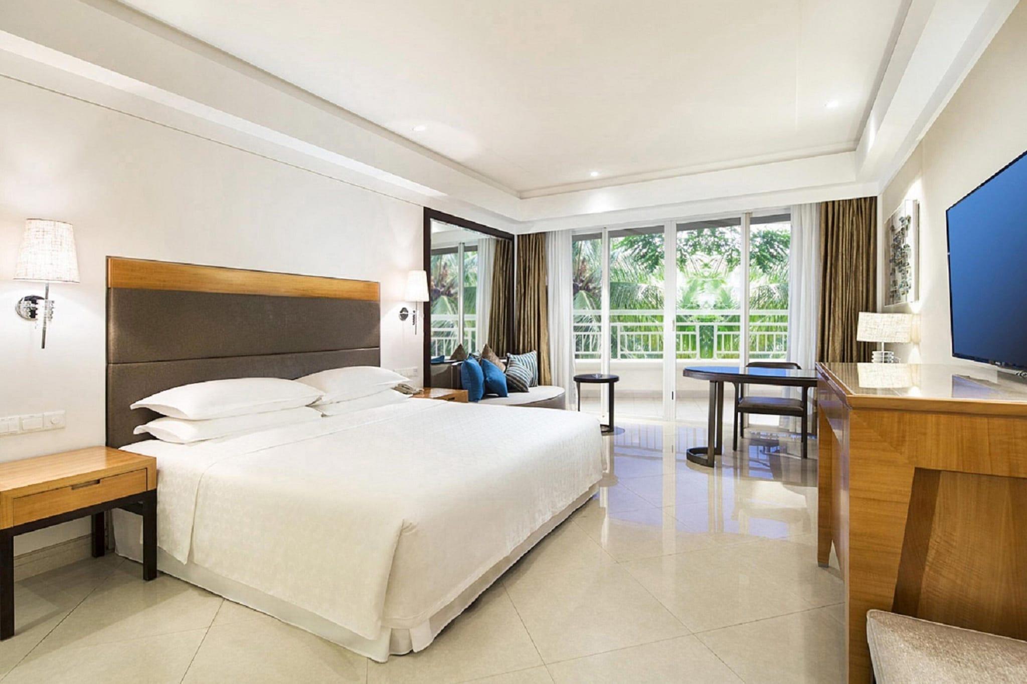 Double Garden View King Bed