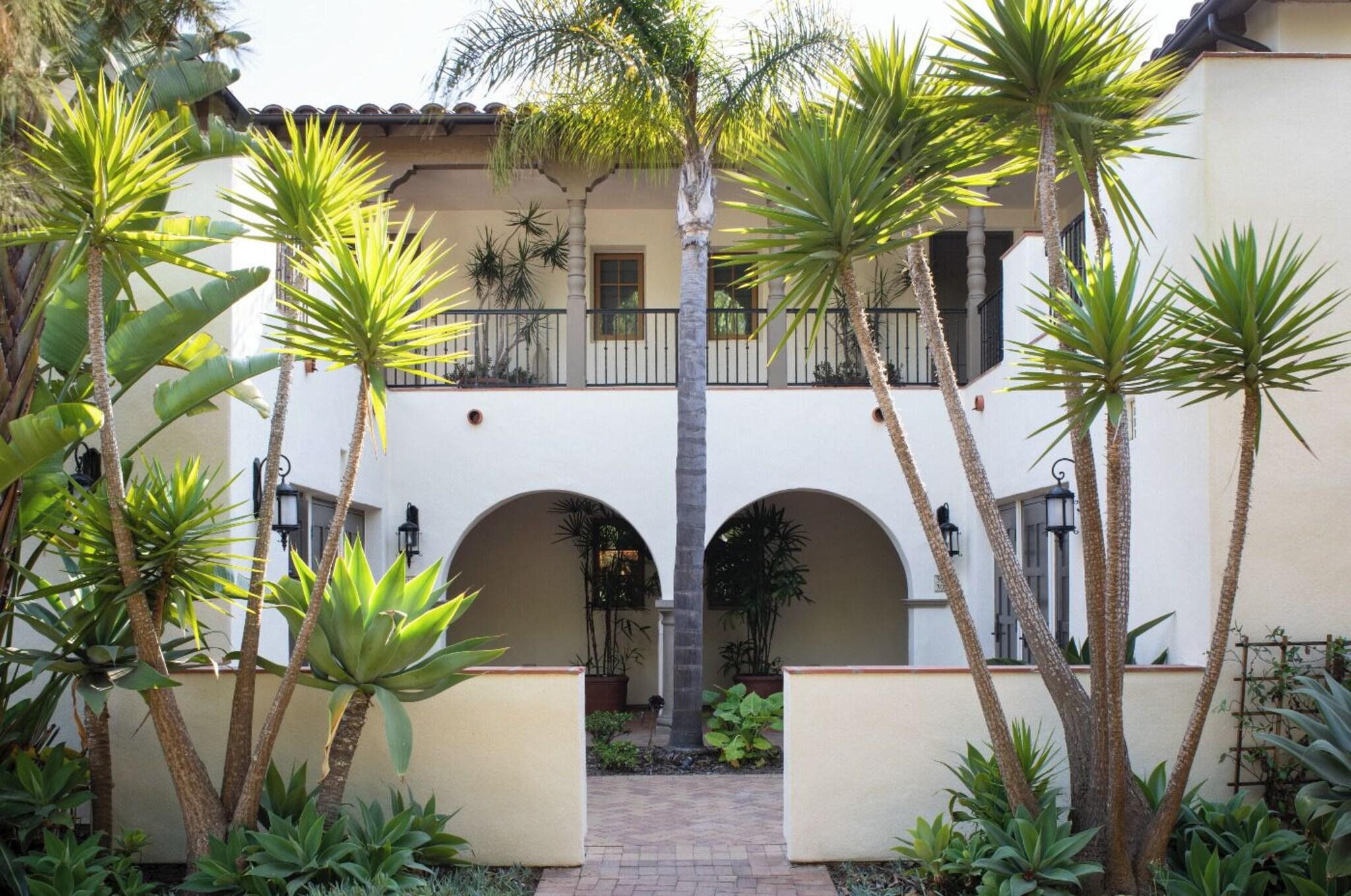 Bungalow King Bed One Bedroom 