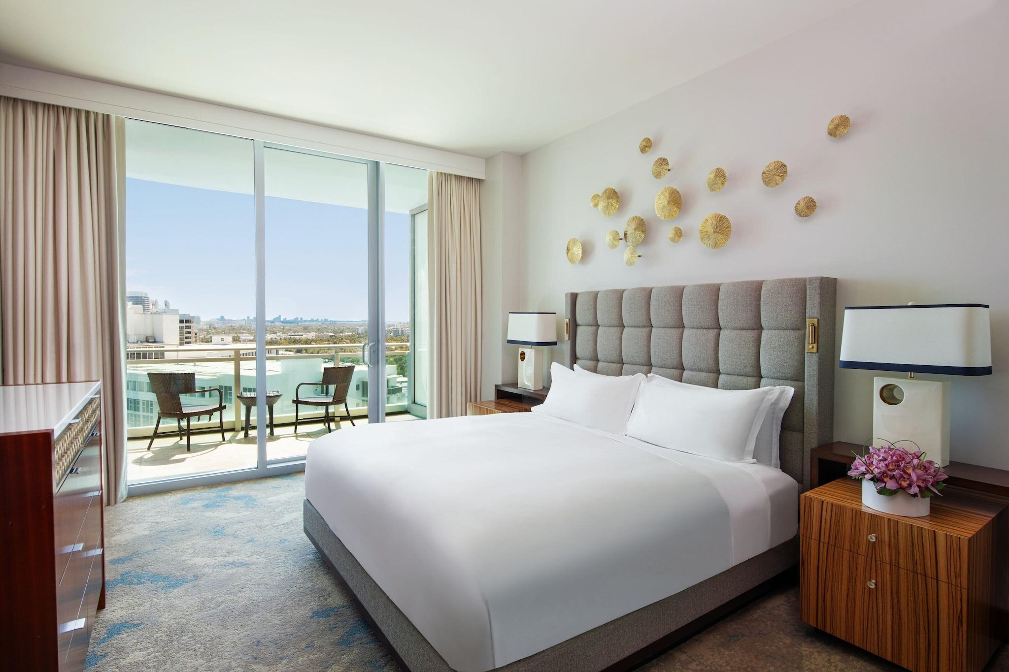 Suite with Balcony with Views