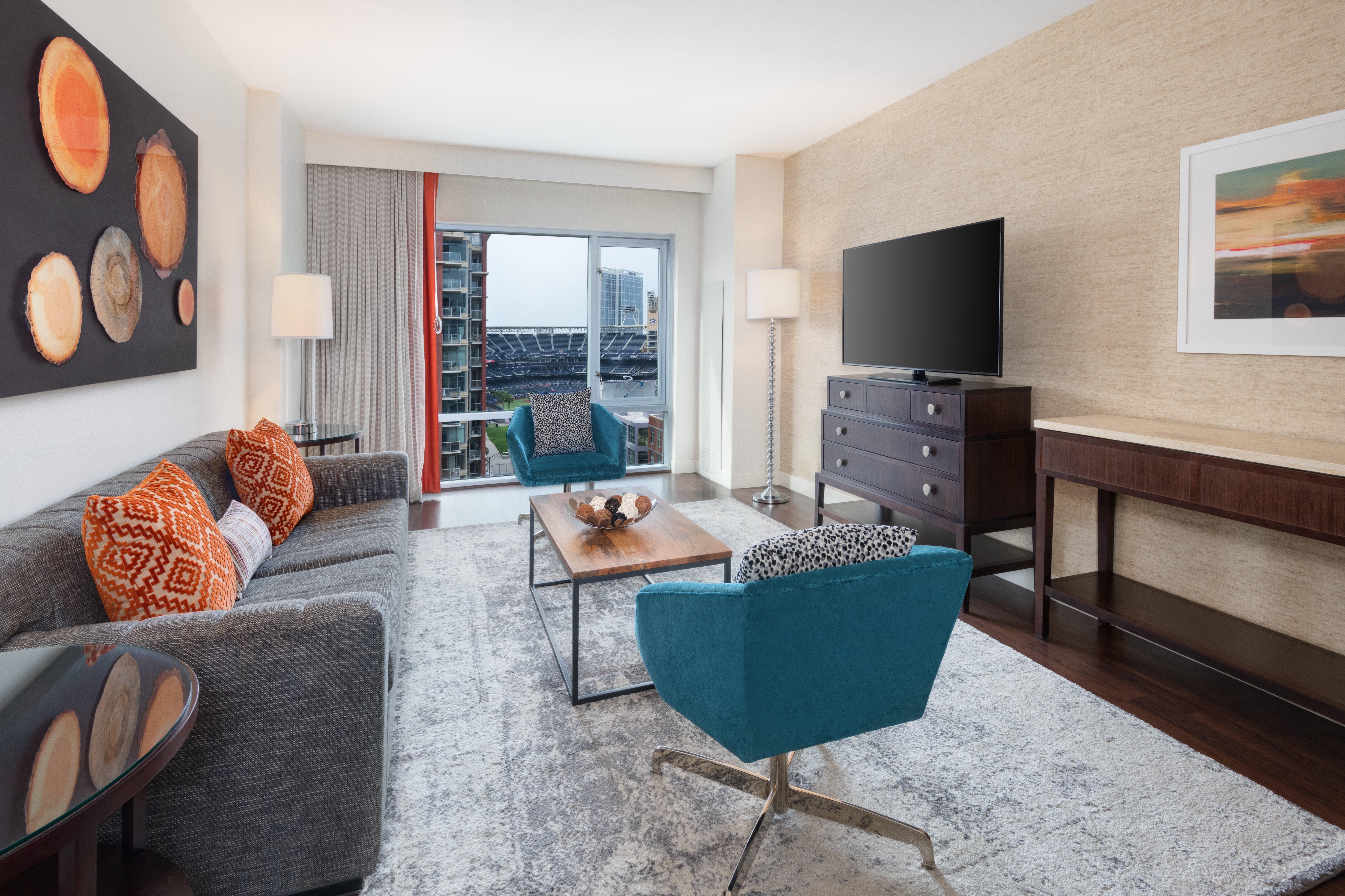 Suite Accessible King Size Bed