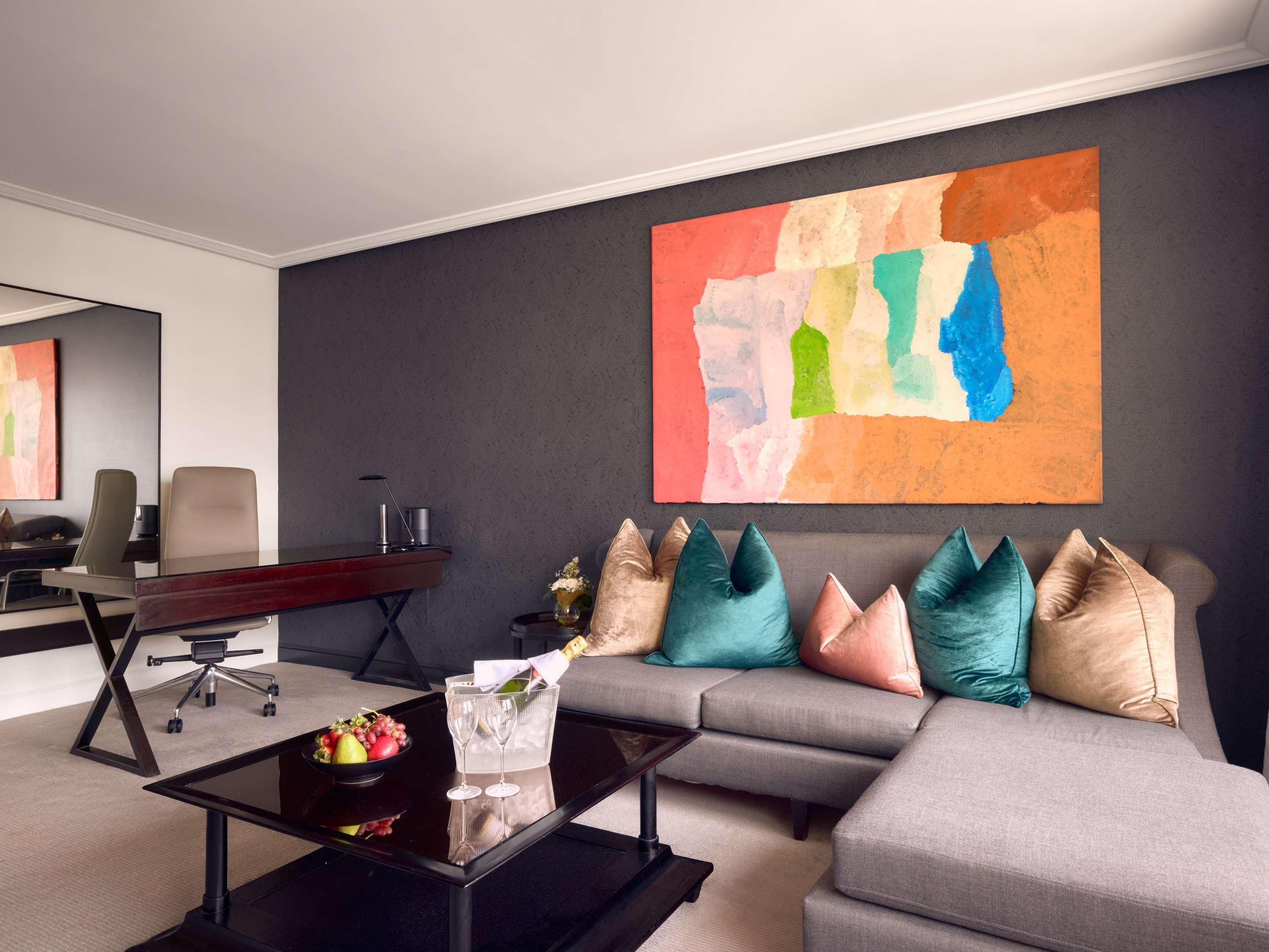 Suite City View King Bed