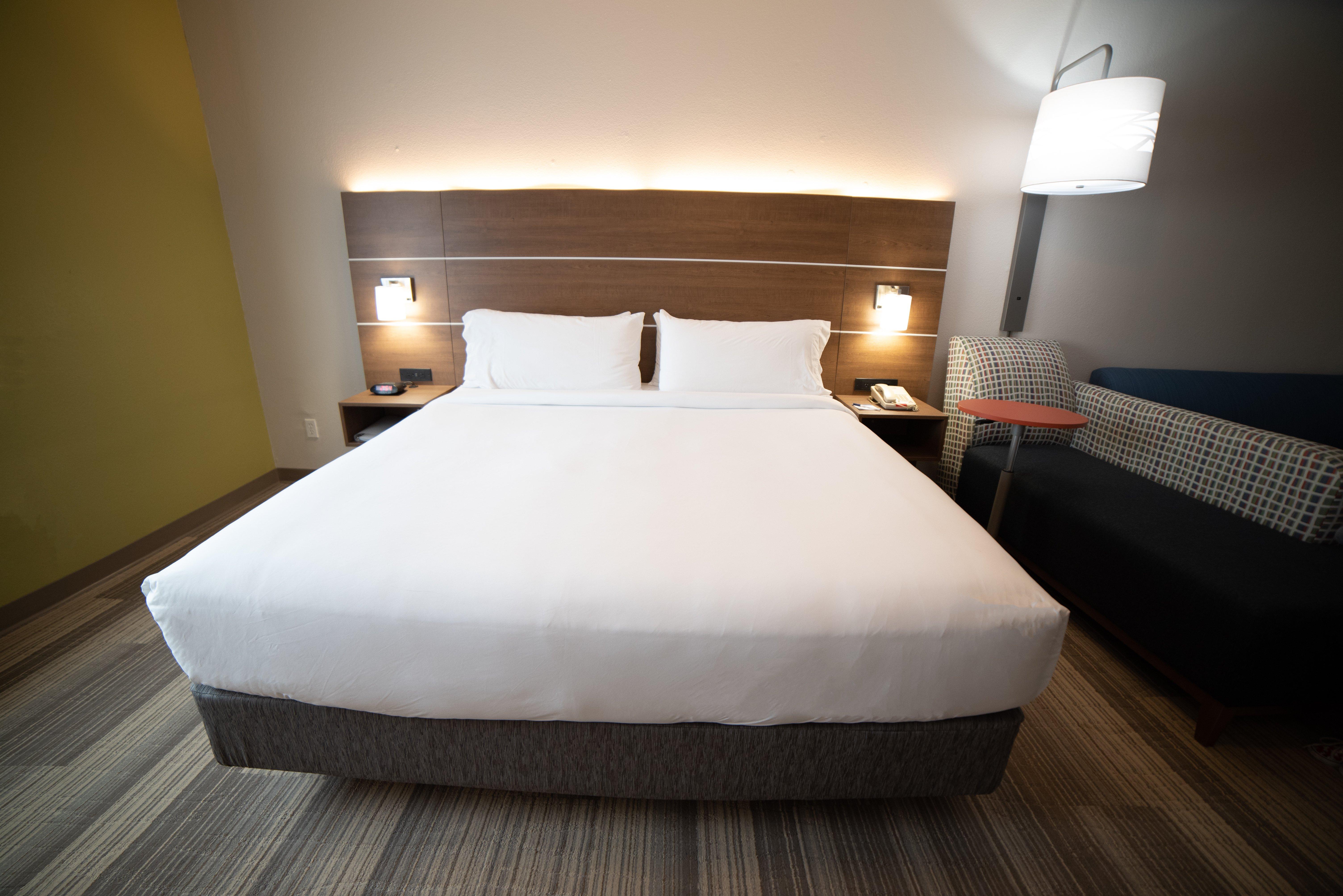 Suite Accessible King Size Bed