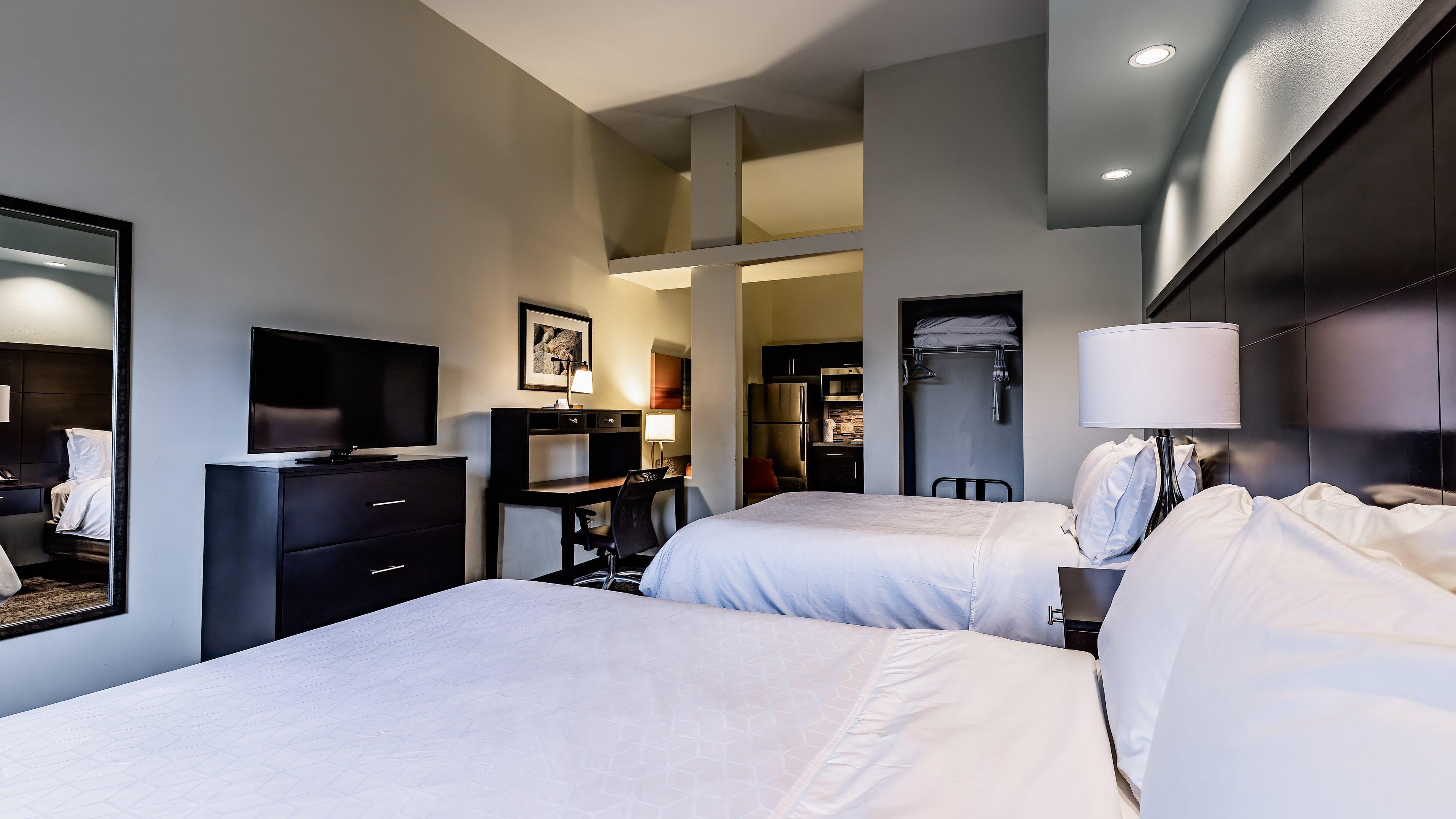 Studio Two Queen Beds
